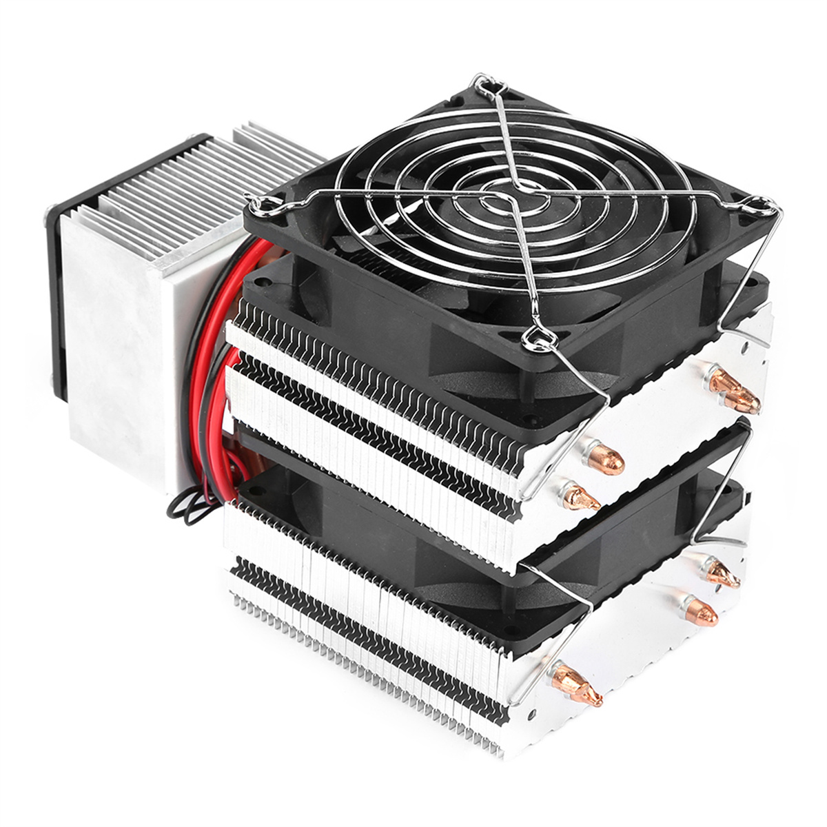 Ein Computerventilator mit mehreren Kühlkörpern und einem Drahtgeflecht.