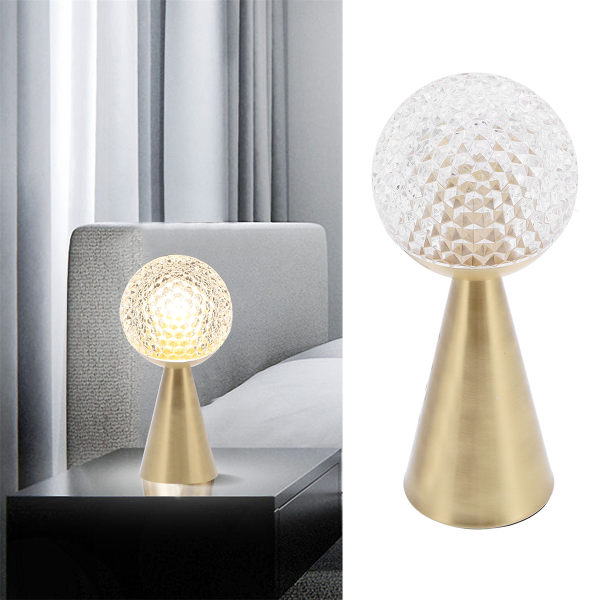Eine kleine, goldfarbene Lampe mit einem kugelförmigen, strukturierten Glasschirm, auf einem Tisch in der Nähe eines Bettes.