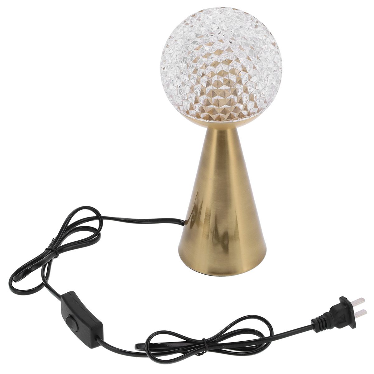 Eine goldene Lampe mit einer durchsichtigen, strukturierten Kugel. Sie hat ein schwarzes Netzkabel und einen Schalter.
