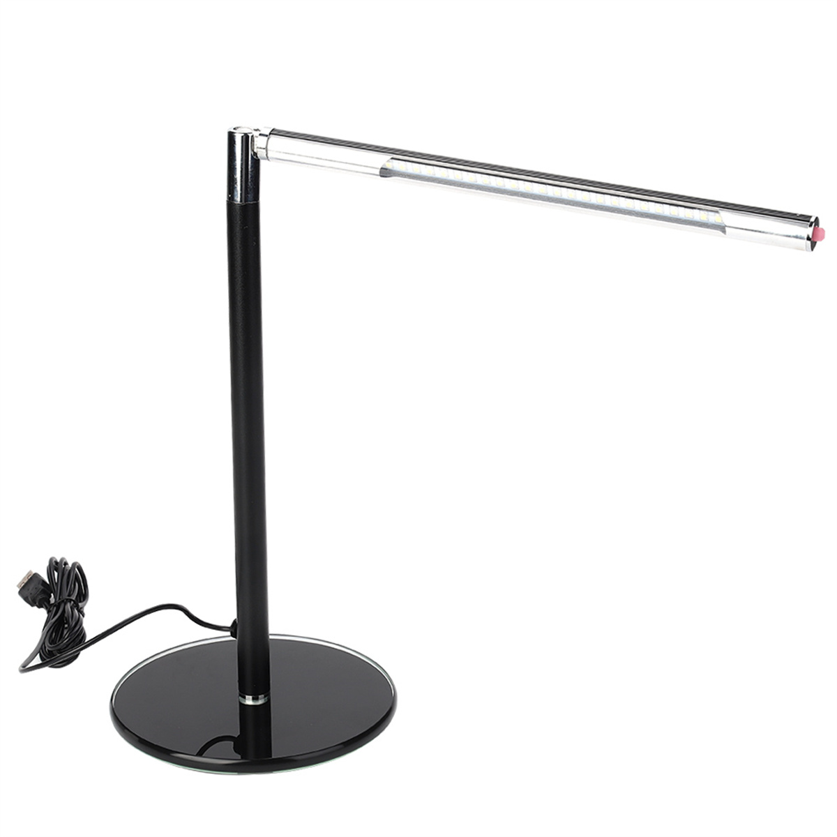 Schwarze Schreibtischlampe mit silbernem Arm und schwarzem Fuß. Sie hat einen Lichtstreifen.
