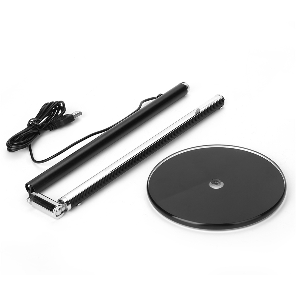Eine schwarze Schreibtischlampe mit flexiblem Arm und rundem Sockel sowie einem USB-Kabel.