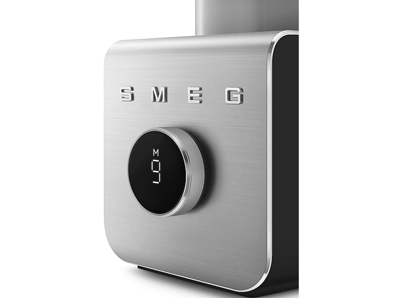 Silberner SMEG-Toaster mit schwarzem Zifferblatt. Das Zifferblatt hat weiße Zahlen und einen silbernen Rand.