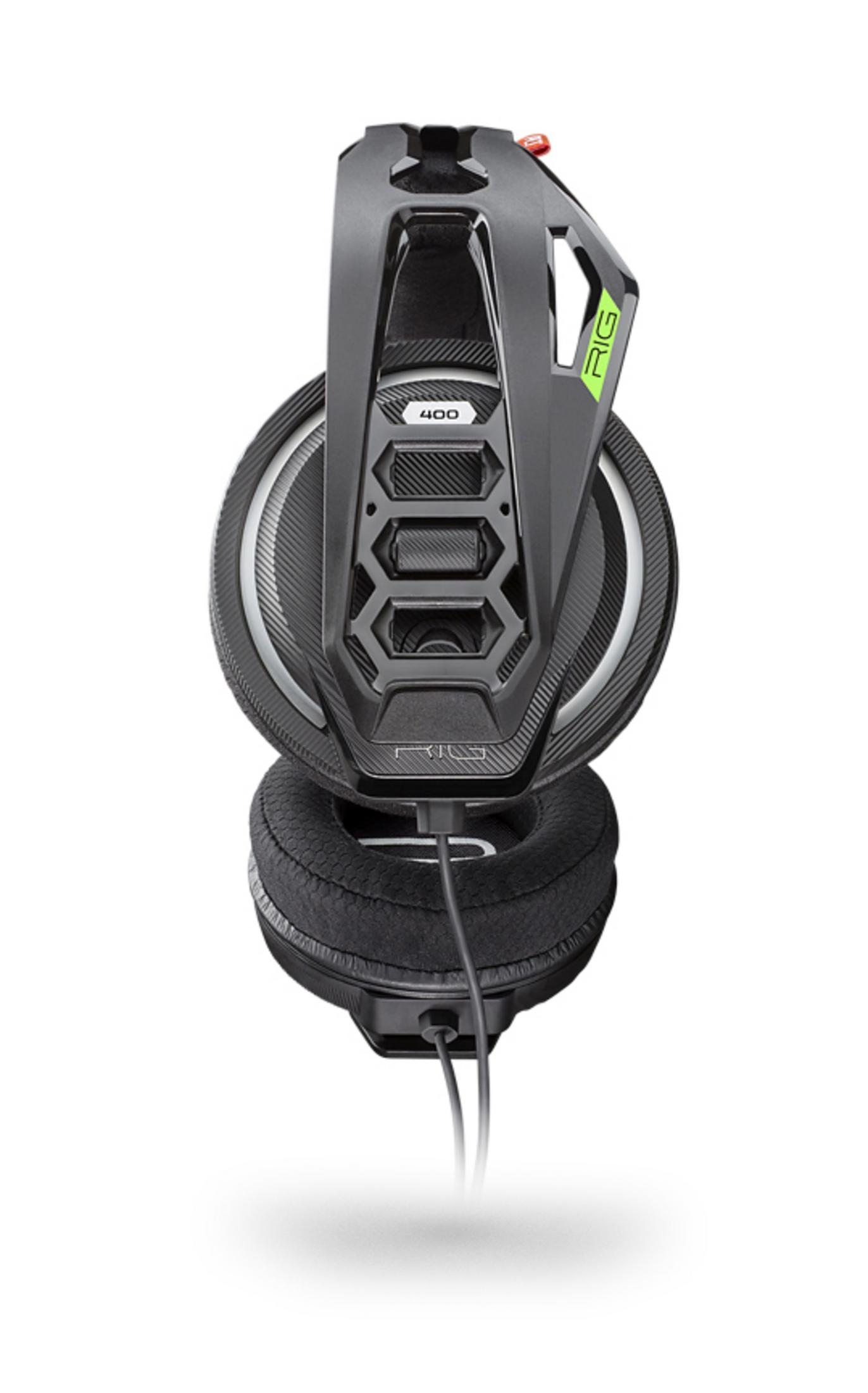 Casque noir et gris avec un microphone. La marque RIG est visible.