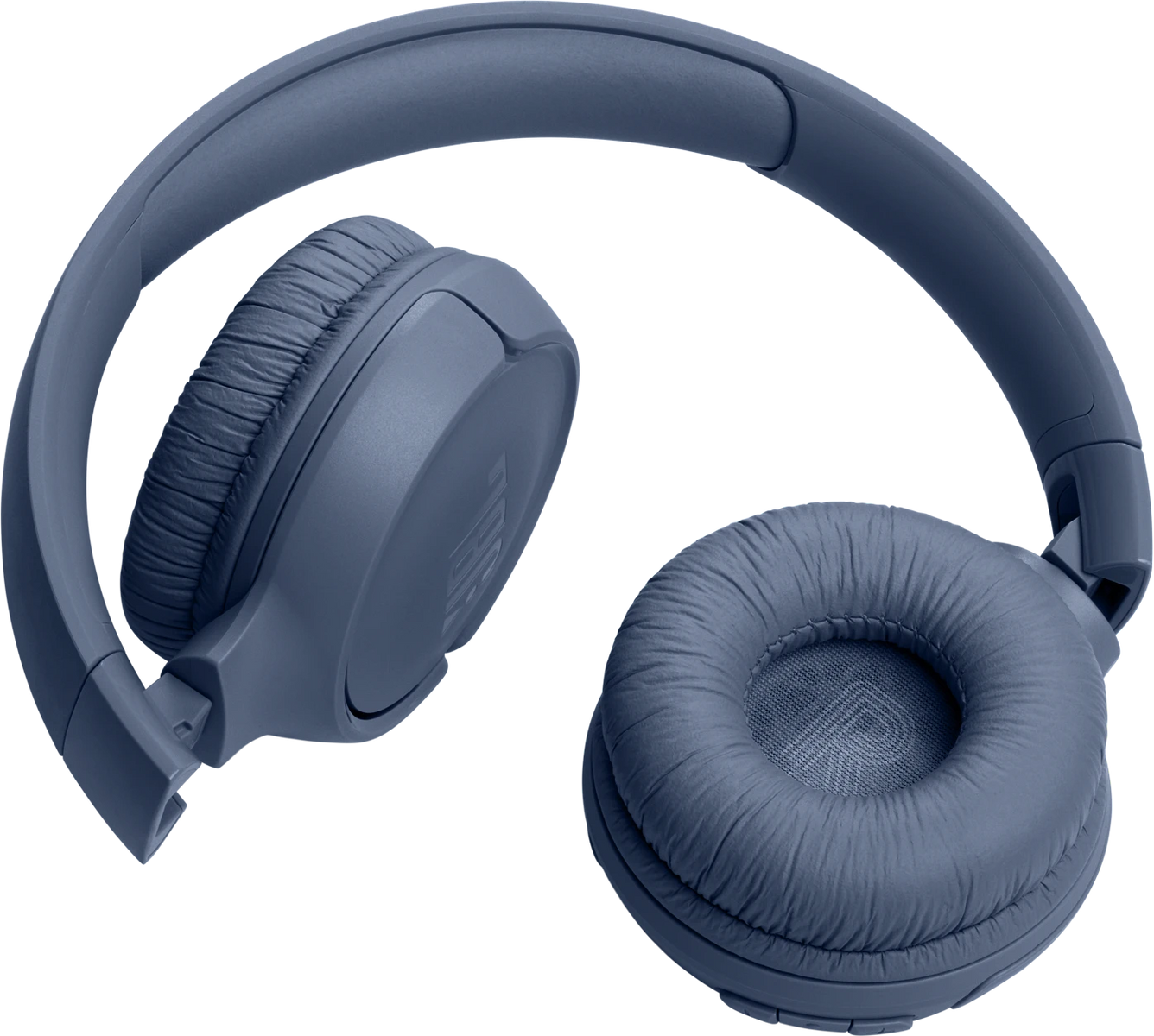 Auriculares JBL azules, parcialmente abiertos, sobre un fondo oscuro.