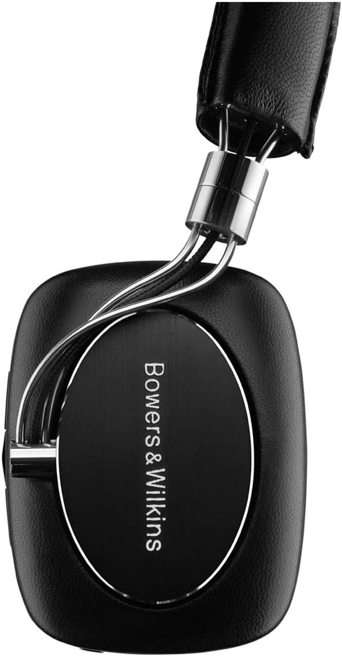 Auriculares negros con logo Bowers & Wilkins. Primer plano.
