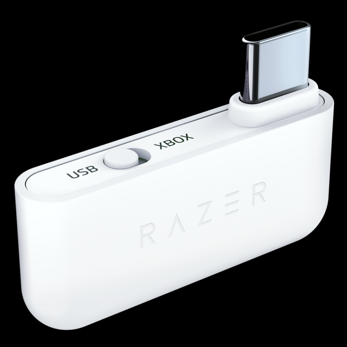 Biały adapter USB Xbox Razer z przyciskami USB i Xbox. Czarne tło.
