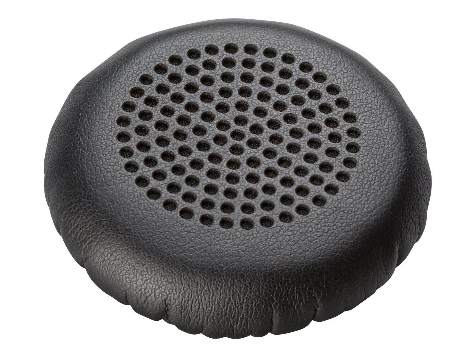 Cuscinetto auricolare nero per cuffie con fori, su sfondo bianco.
