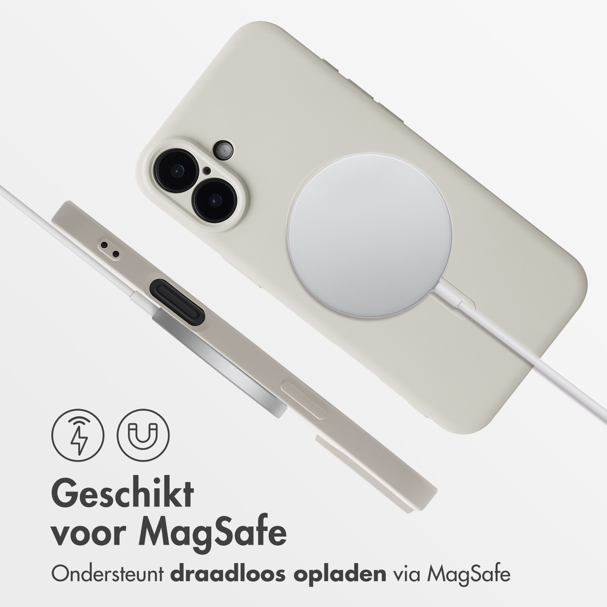 Un téléphone blanc, un chargeur sans fil et un câble blanc sont sur une surface. Le texte indique la compatibilité MagSafe.