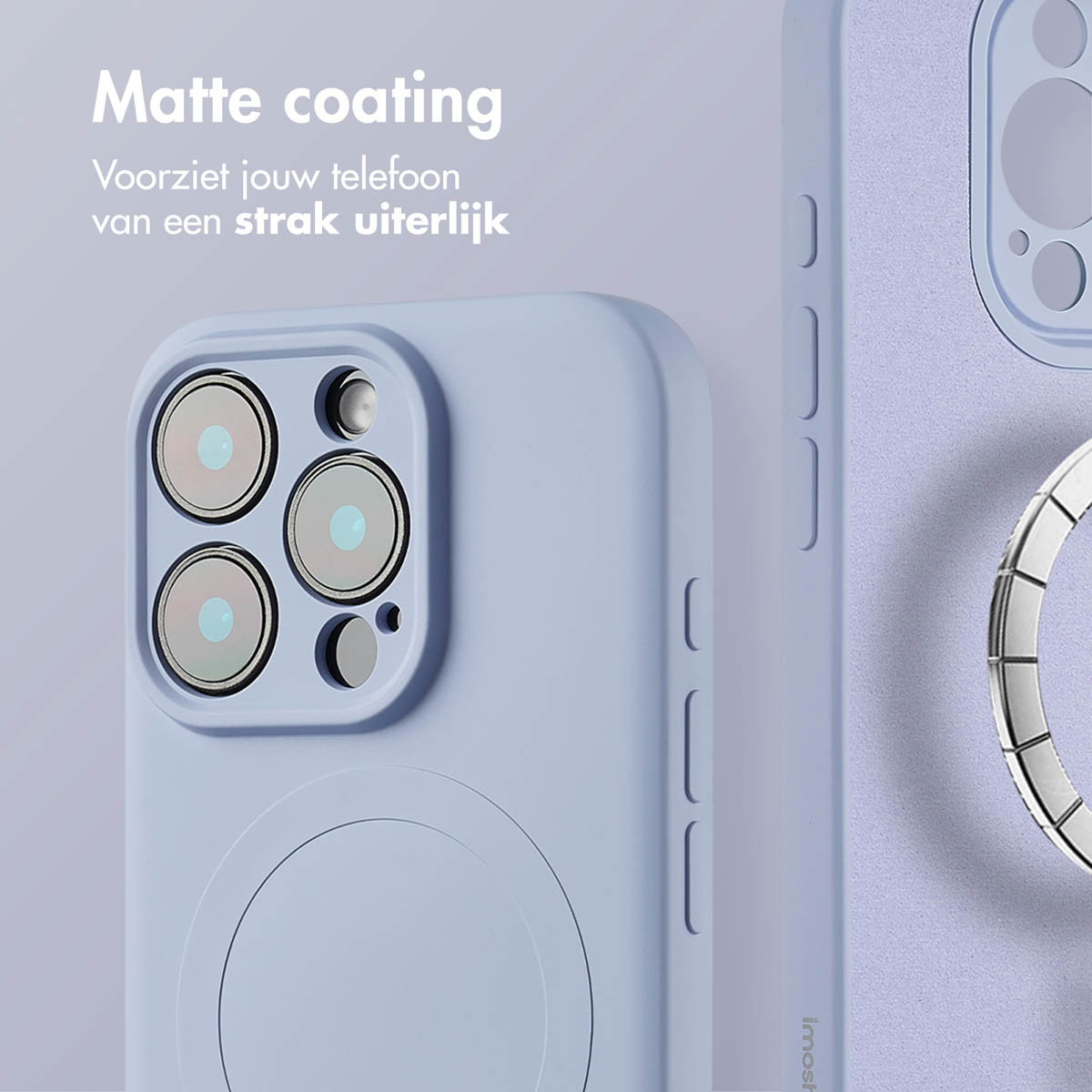 Blauwe telefoonhoes met een MagSafe ring. De hoes ligt op een wit oppervlak, er staat Nederlandse tekst.
