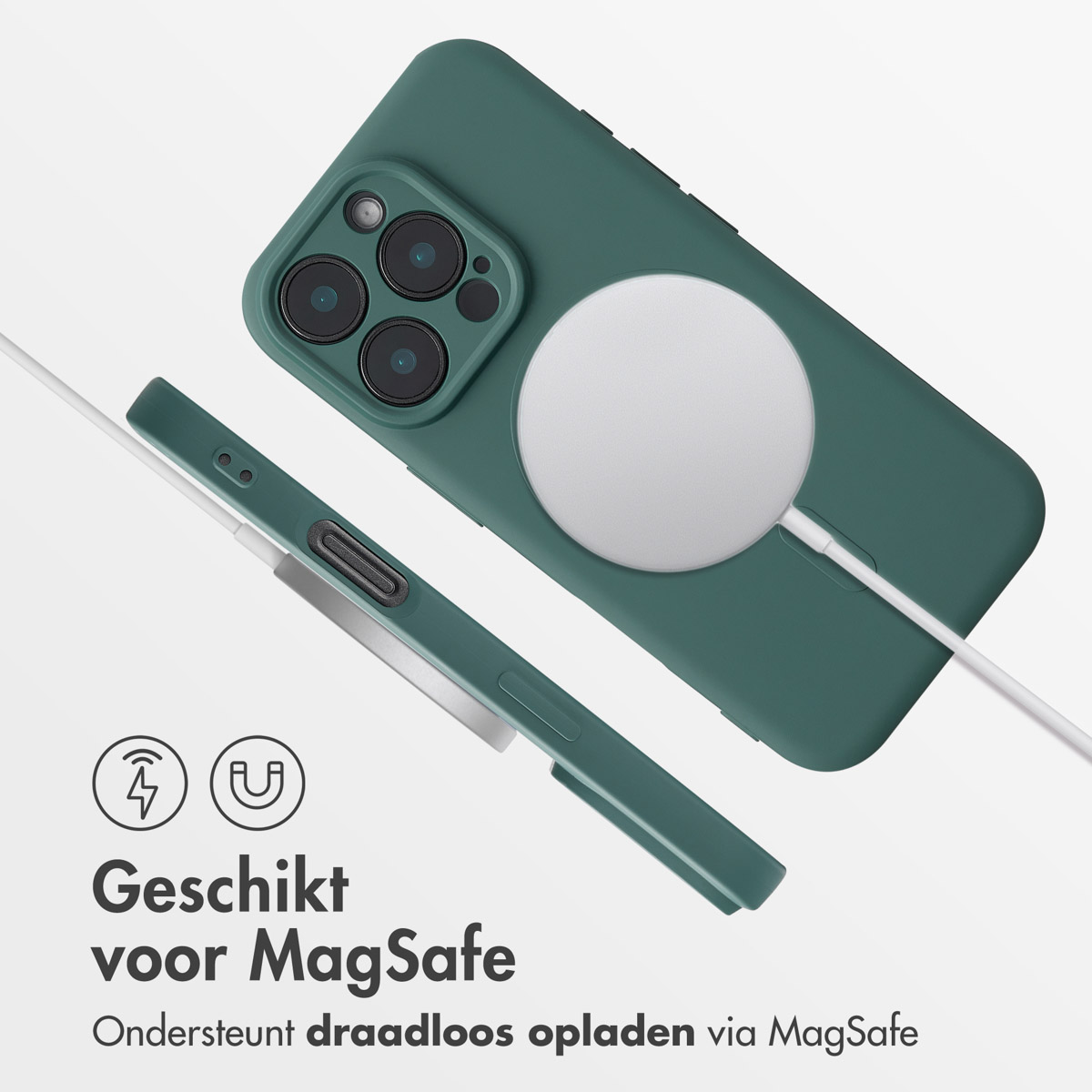 Groene telefoonhoes met een witte MagSafe-oplader bevestigd.