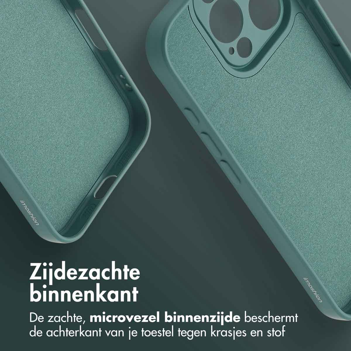 Twee teal telefoonhoesjes. Tekst: Zachte binnenvoering. Microvezel beschermt tegen krassen.