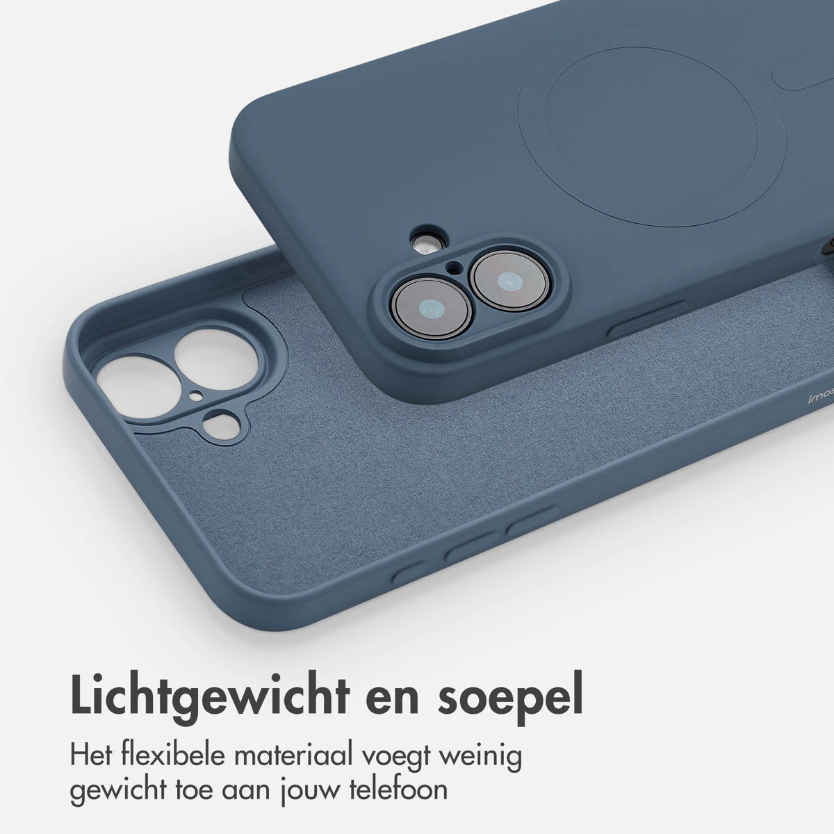 Een donkerblauwe telefoonhoes met een telefoon erin. De tekst zegt: 'Lichtgewicht en soepel'.