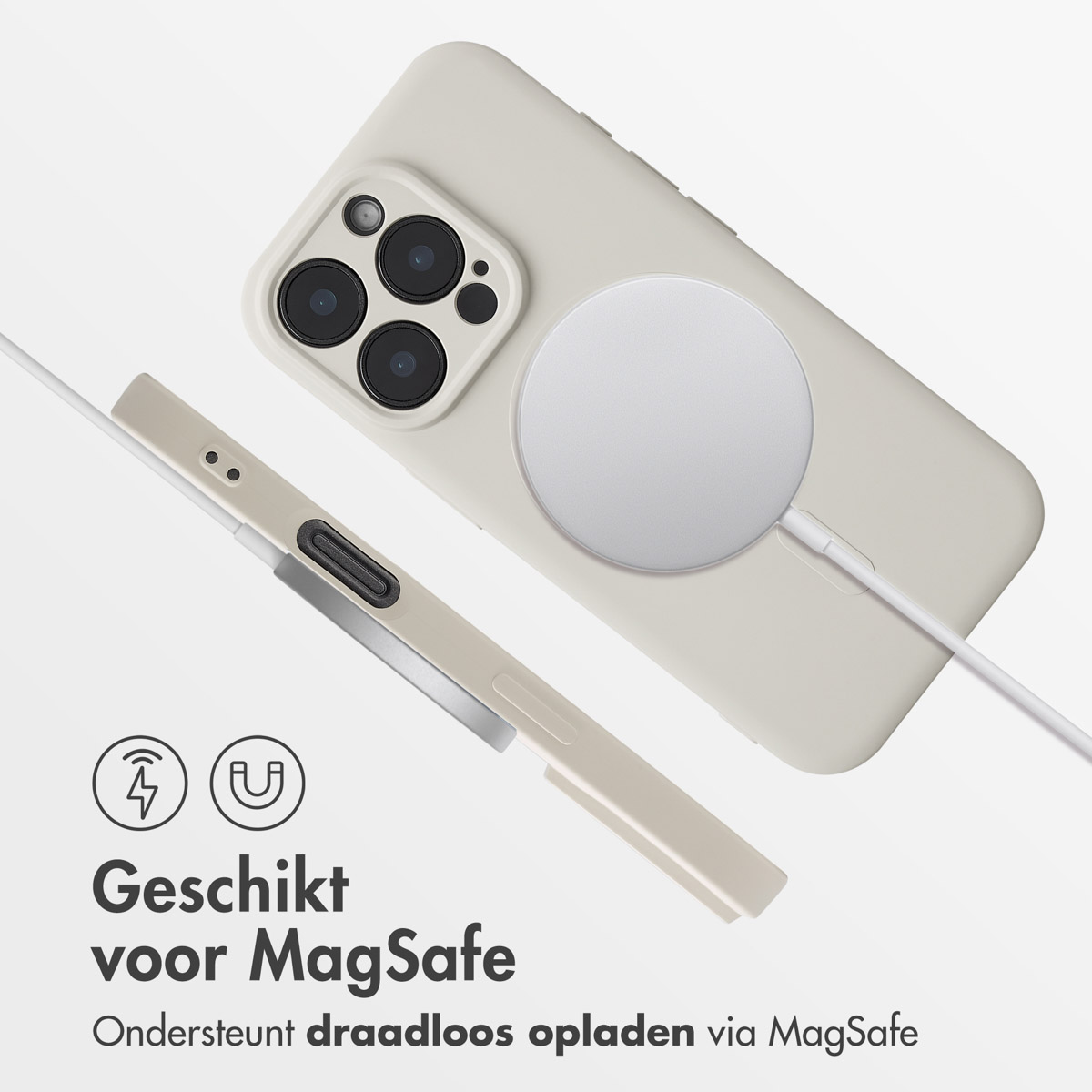 Witte iPhone-hoes met een MagSafe-oplader en een witte oplaadkabel.