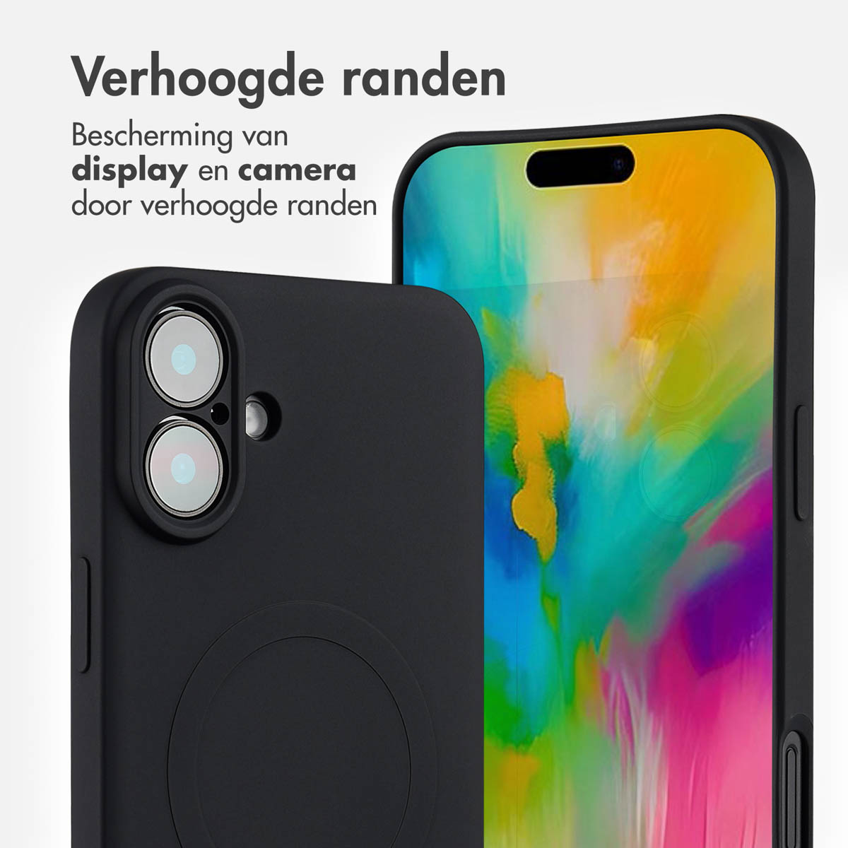 Une coque de téléphone noire avec un bord surélevé et un cercle pour MagSafe. La caméra est visible.