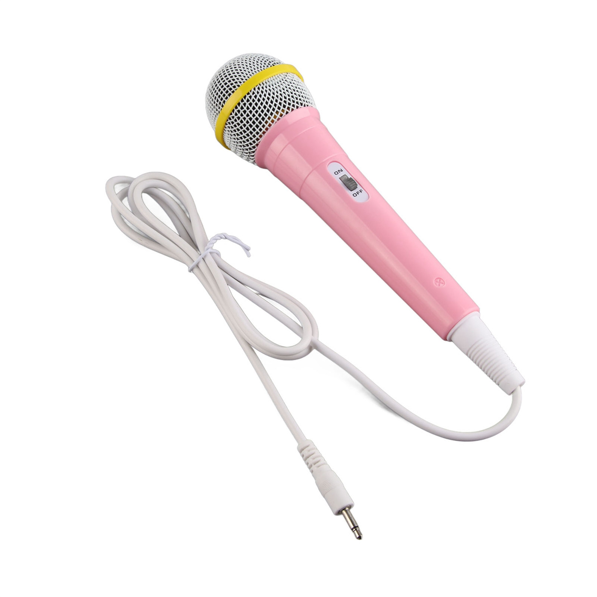 Rosa Mikrofon mit gelbem Ring, weißem Kabel und Stecker, isoliert auf weißem Hintergrund.