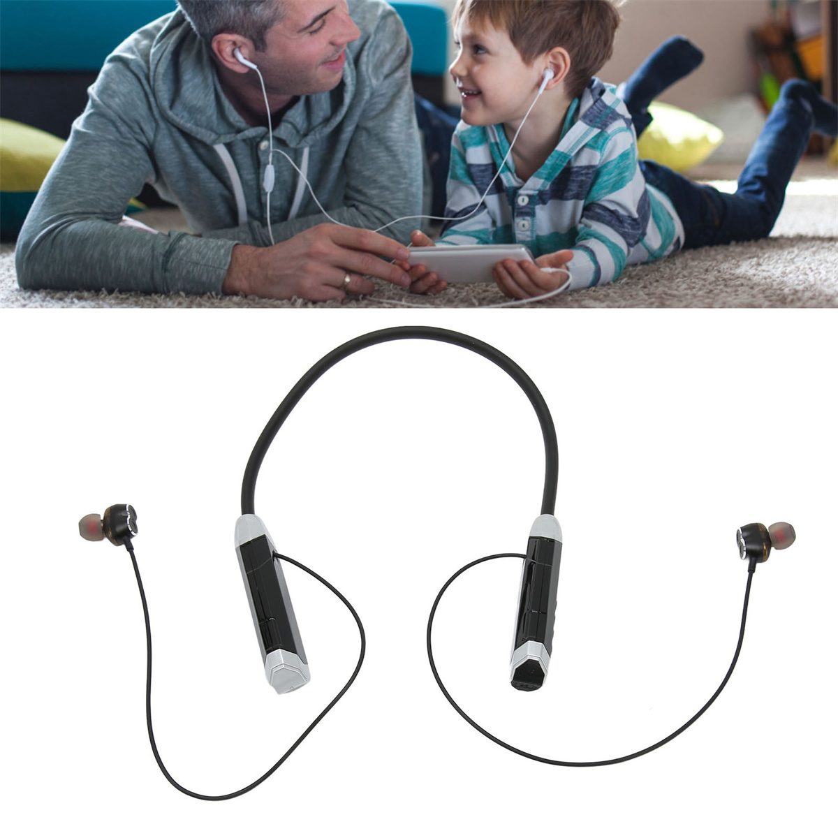 Ein Vater und ein Sohn liegen, teilen sich Kopfhörer und schauen Tablet auf weißem Hintergrund.