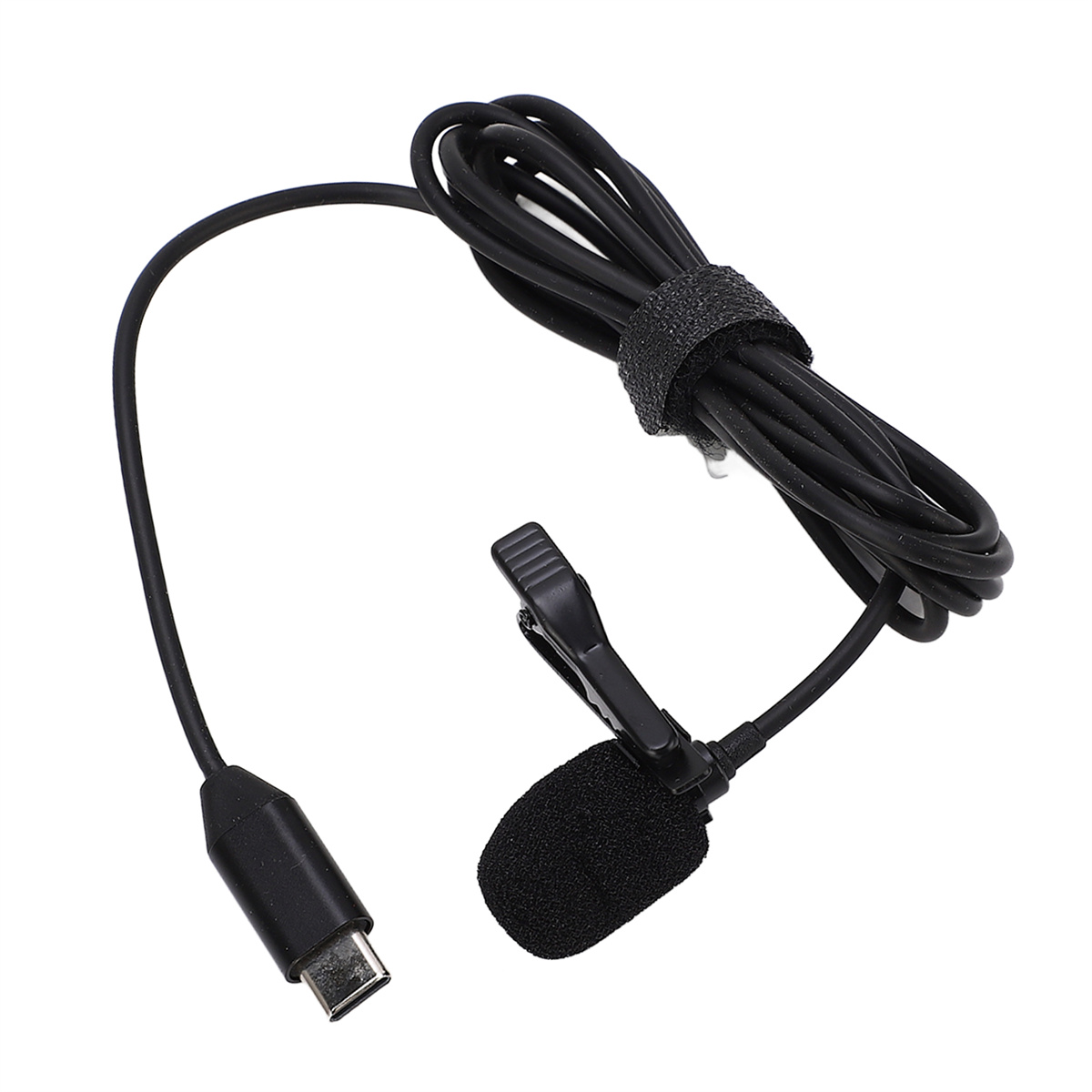 Schwarzes Ansteckmikrofon mit Kabel und USB-C-Anschluss. Das Mikrofon hat eine Schaumabdeckung.