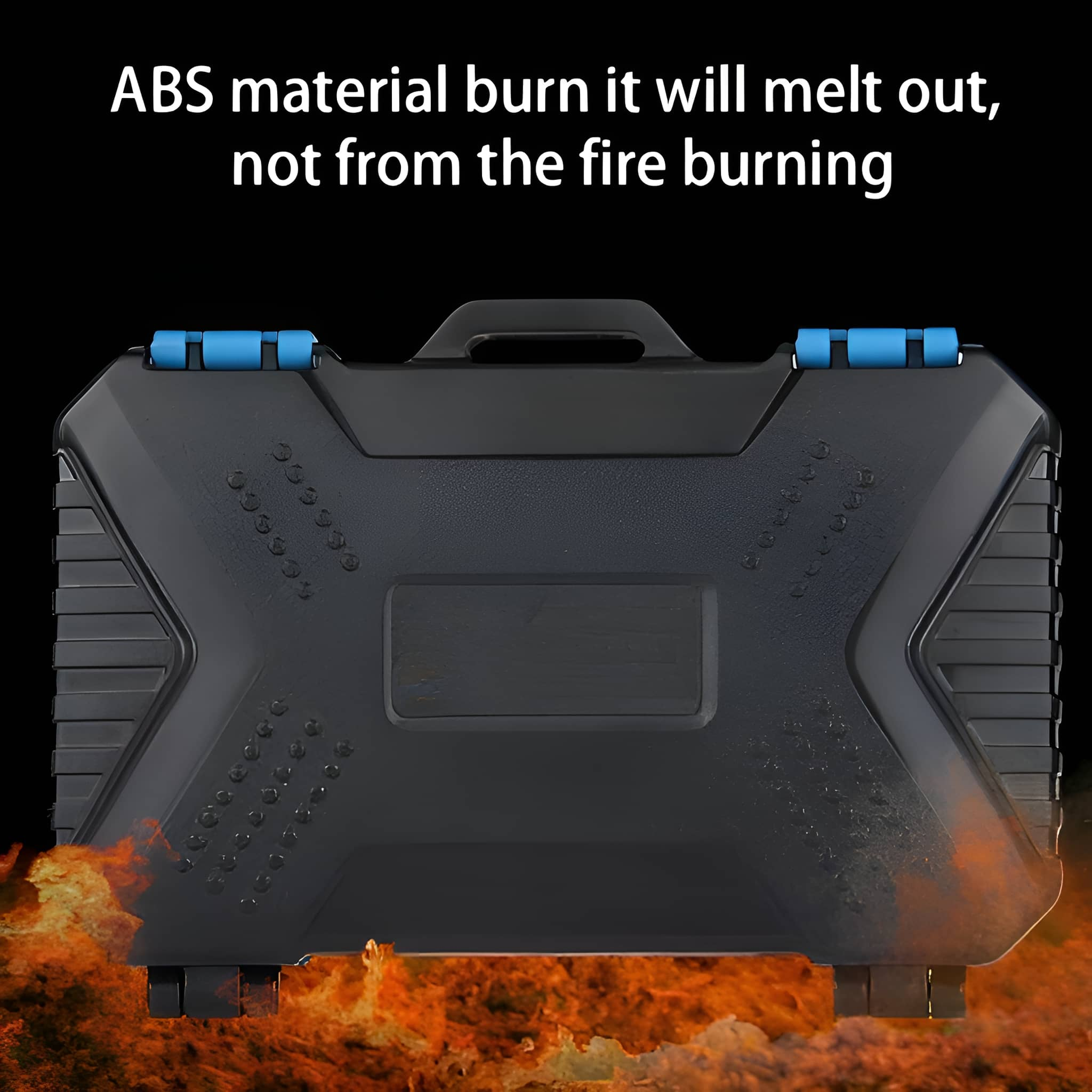 Schwarzer Koffer in Flammen mit Text: ABS-Material schmilzt.