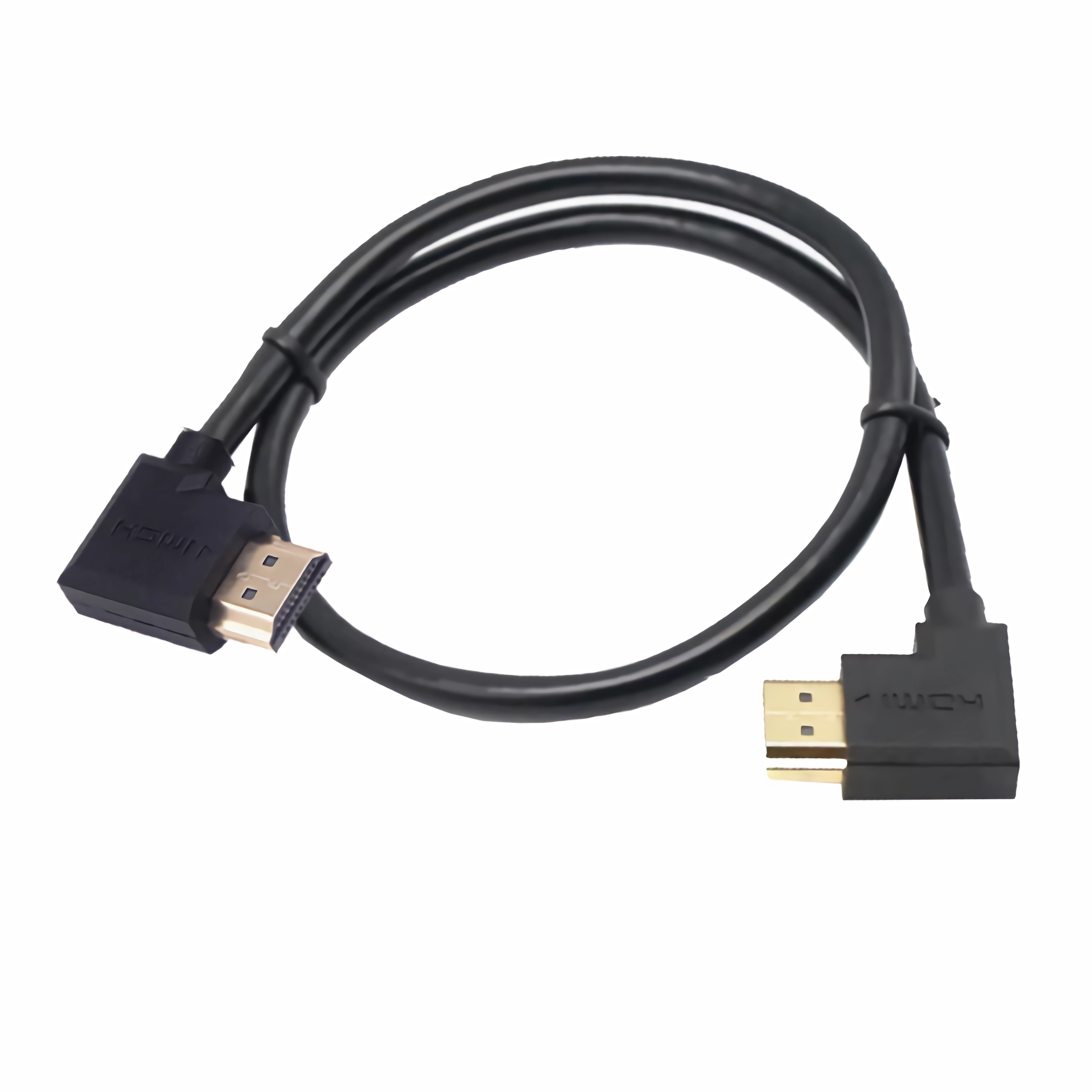 Schwarzes HDMI-Kabel mit abgewinkelten Steckern auf weißem Hintergrund.