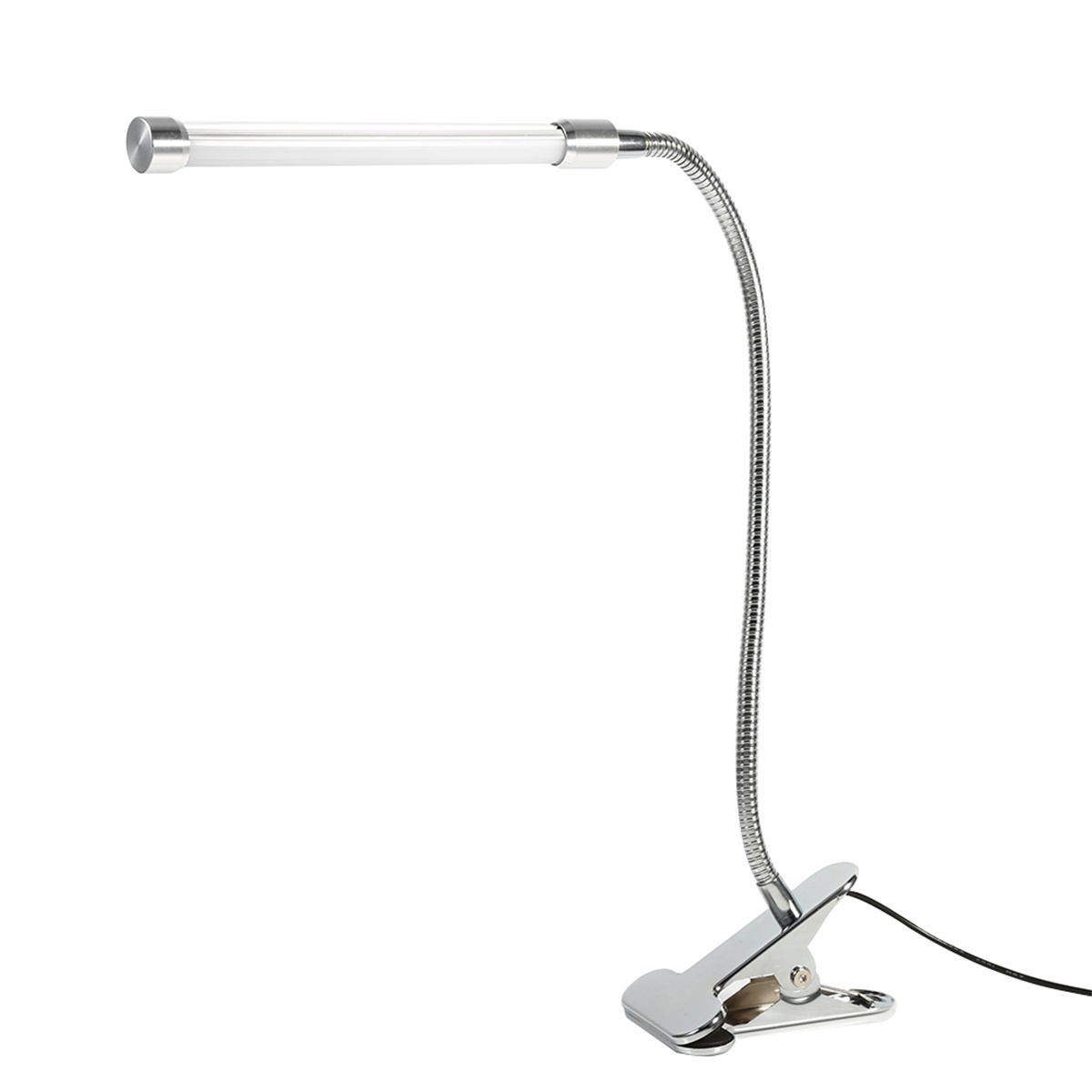 Eine silberne Schreibtischlampe mit Schwanenhals und Clipfuß. Die Lampe hat ein zylindrisches Licht.