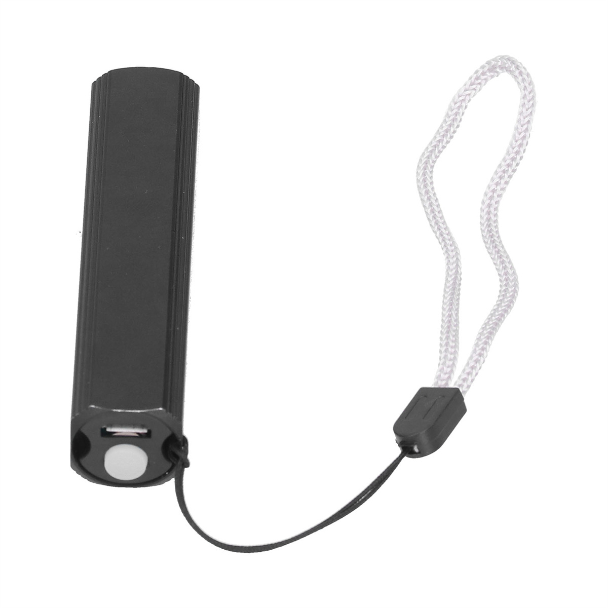 Eine schwarze, rechteckige Powerbank mit weißem Umhängeband. Sie hat einen Knopf und einen Ladeanschluss.