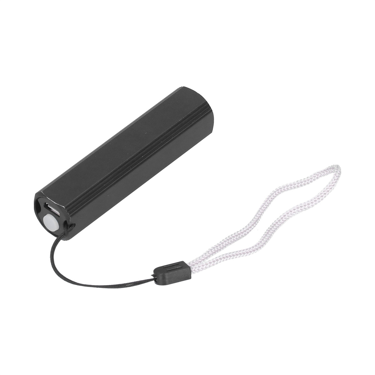 Eine schwarze Taschenlampe mit weißem Schlüsselband und Knopf. Sie ist länglich, zylindrisch und auf weißem Hintergrund isoliert.