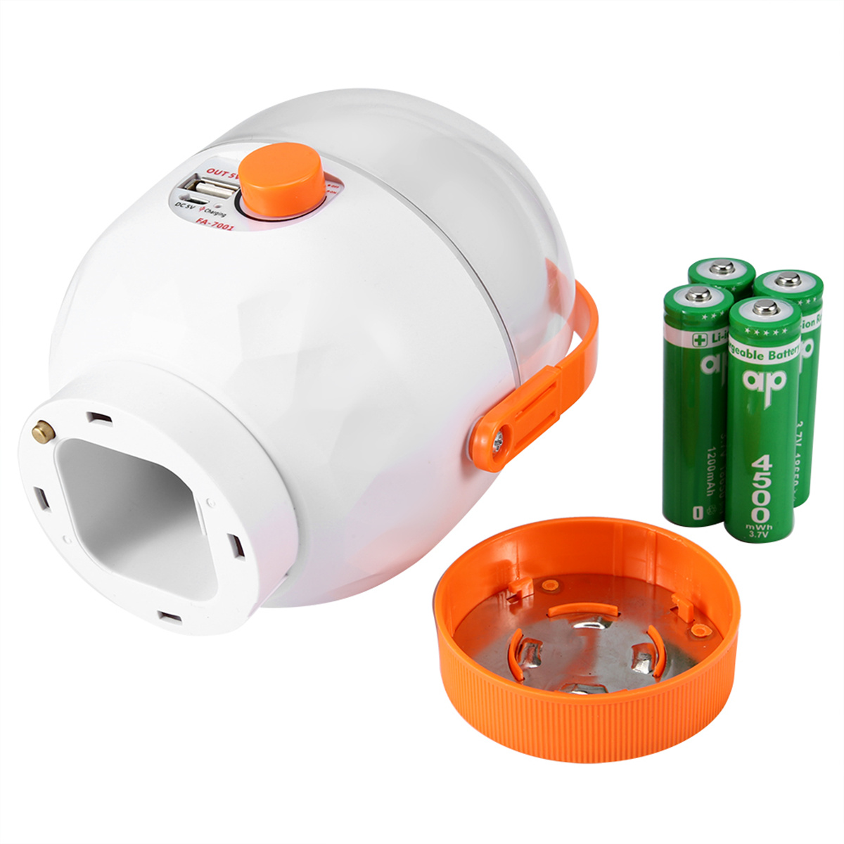 Weiße und orangefarbene Laterne mit AA-Batterien. Weißer Hintergrund.