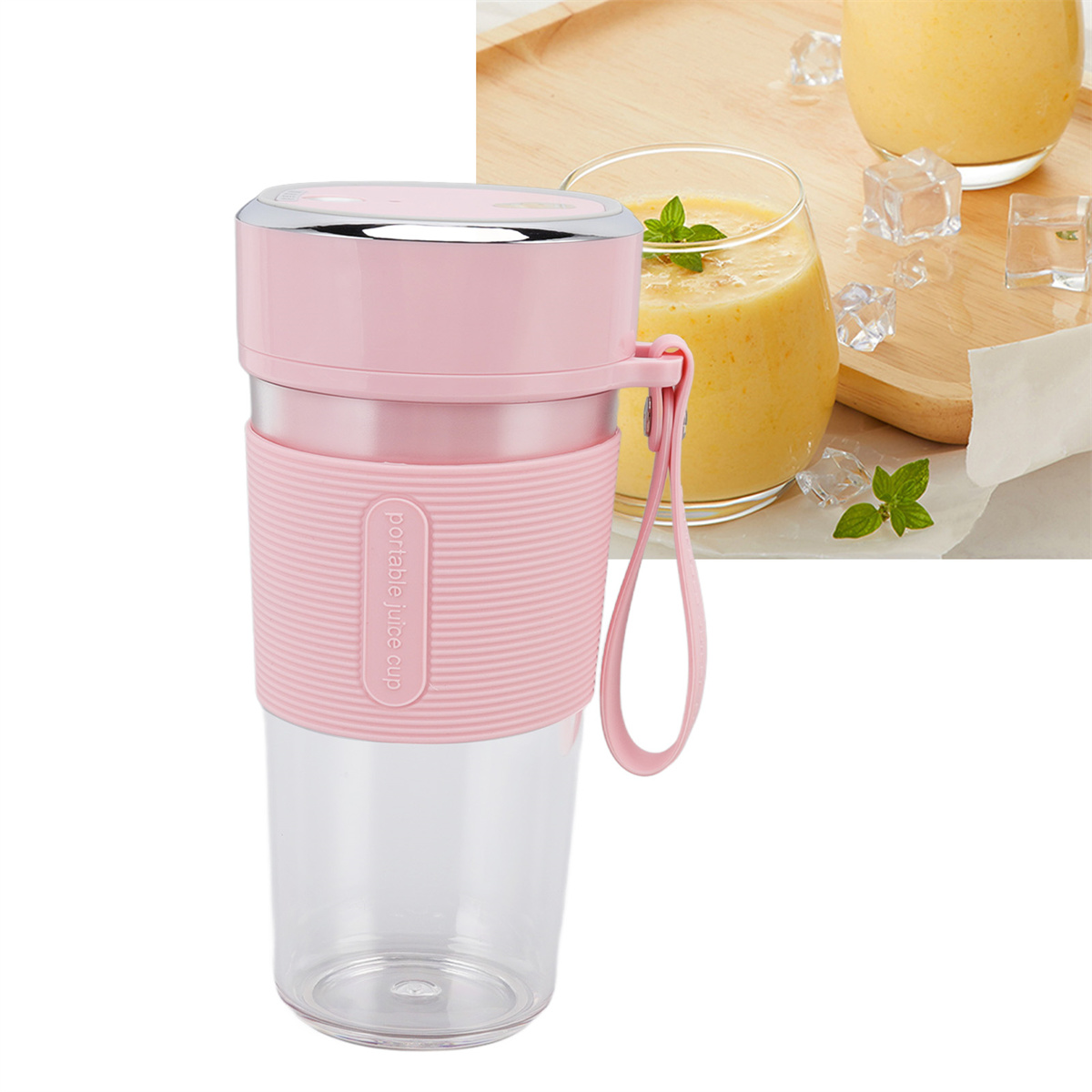 Rosa tragbarer Saftbecher mit einem durchsichtigen Becher. Ein Smoothie und Eiswürfel im Hintergrund.