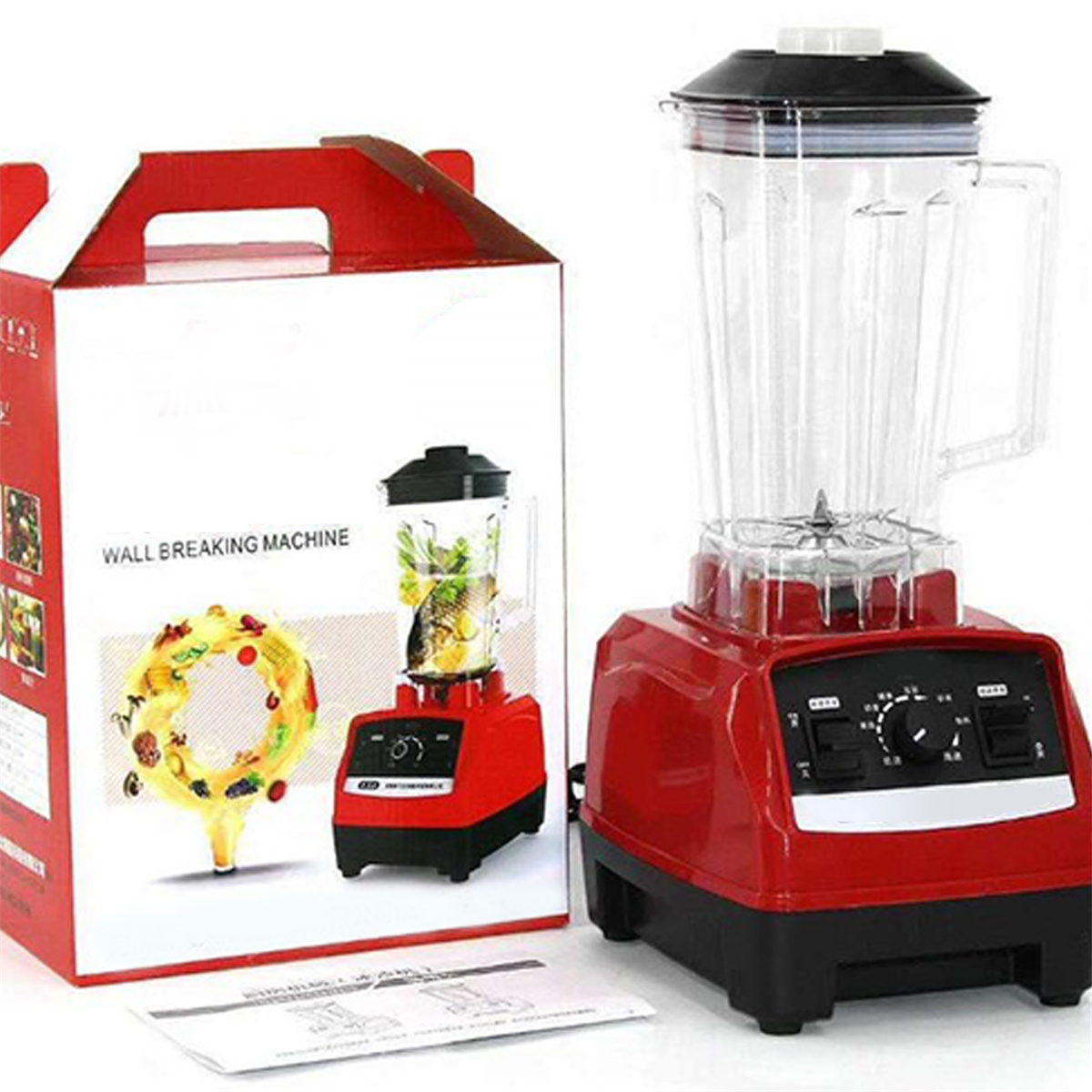 Roter und schwarzer Mixer mit einer Box mit der Aufschrift 'Wall Breaking Machine'. Der Mixer steht auf einer weißen Oberfläche.