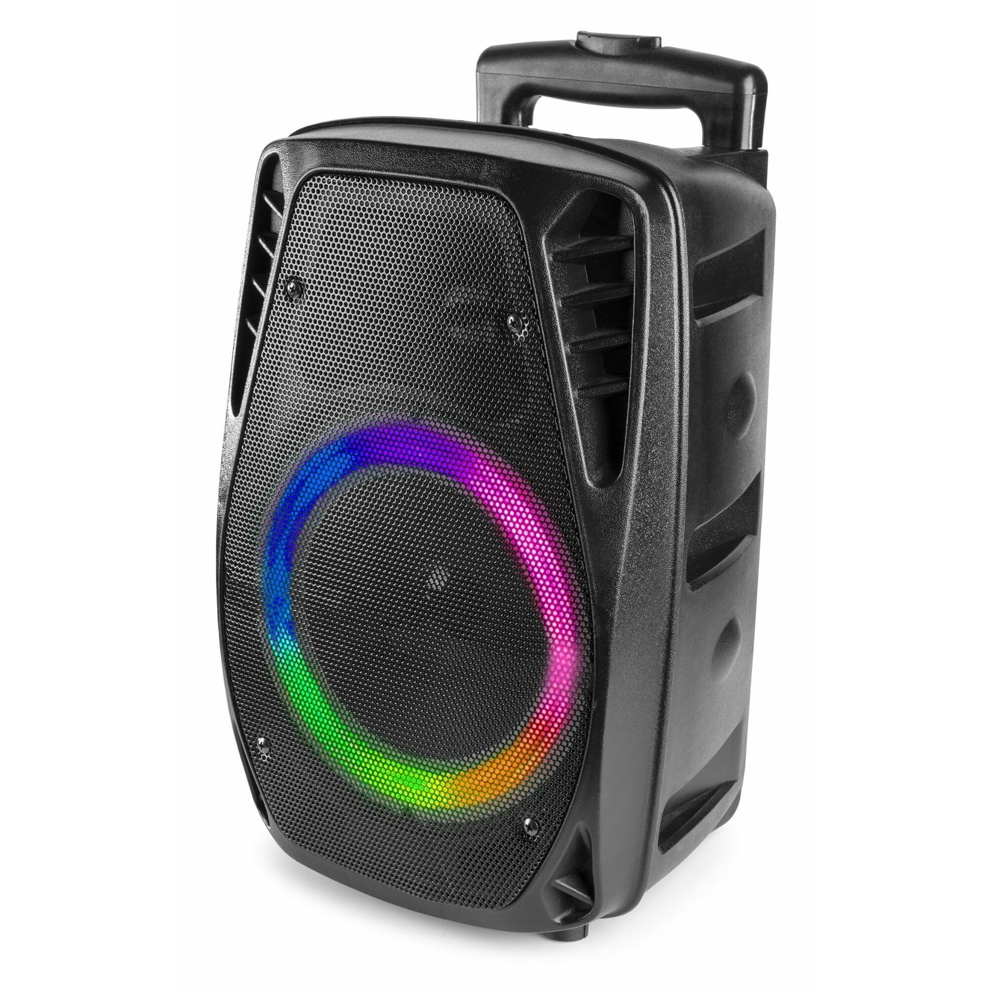 Een zwarte luidspreker met een kleurrijk ringlicht. Hij heeft een handvat en een mesh voorkant.
