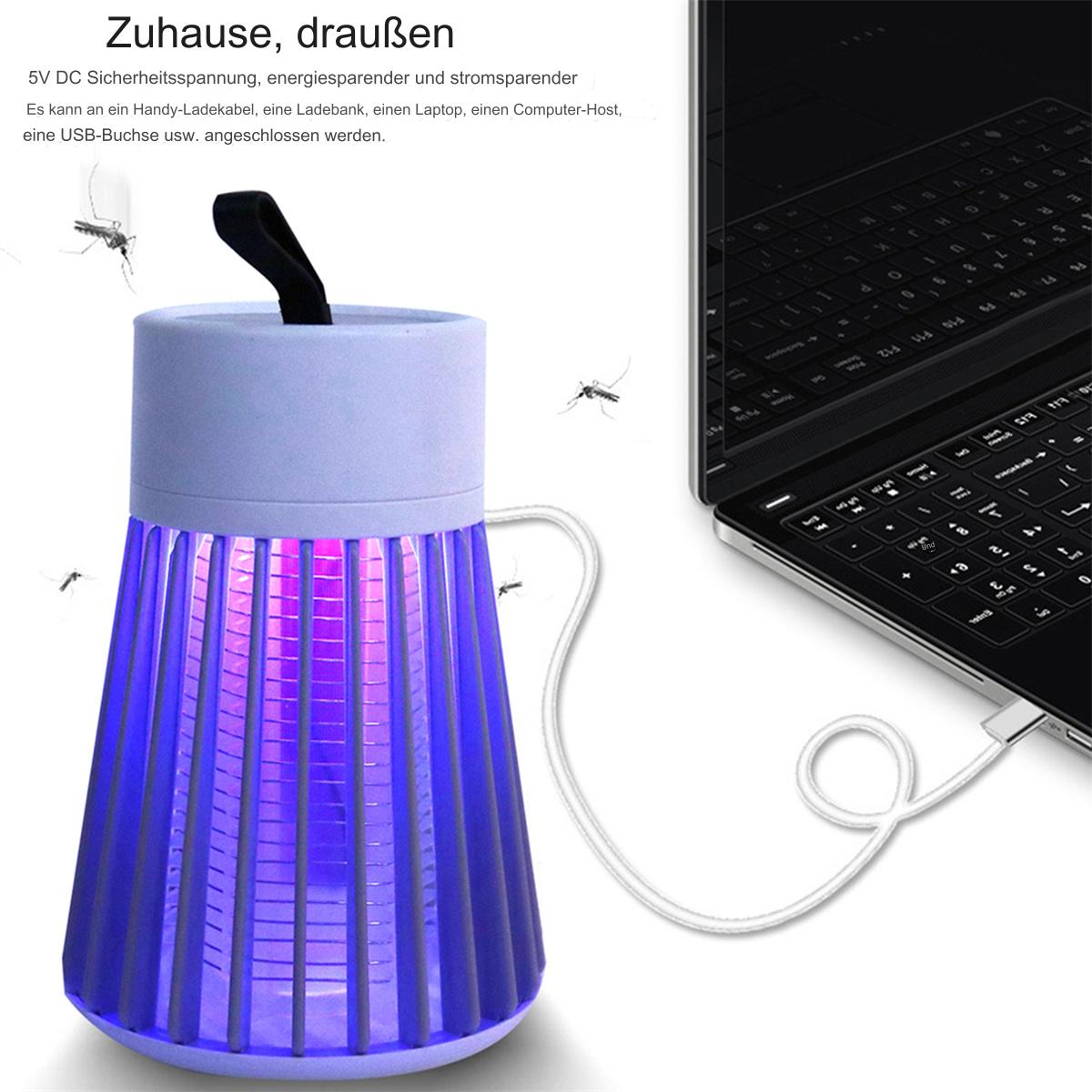 Eine MückenFalle neben einem Laptop. Die Falle ist blau und weiß, mit einem USB-Kabel, das an den Laptop angeschlossen ist.
