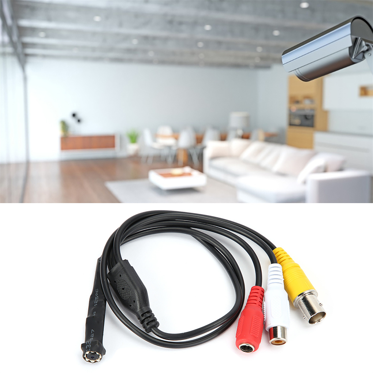 Eine Überwachungskamera und Kabel mit farbigen Steckern. Ein Raum im Hintergrund.