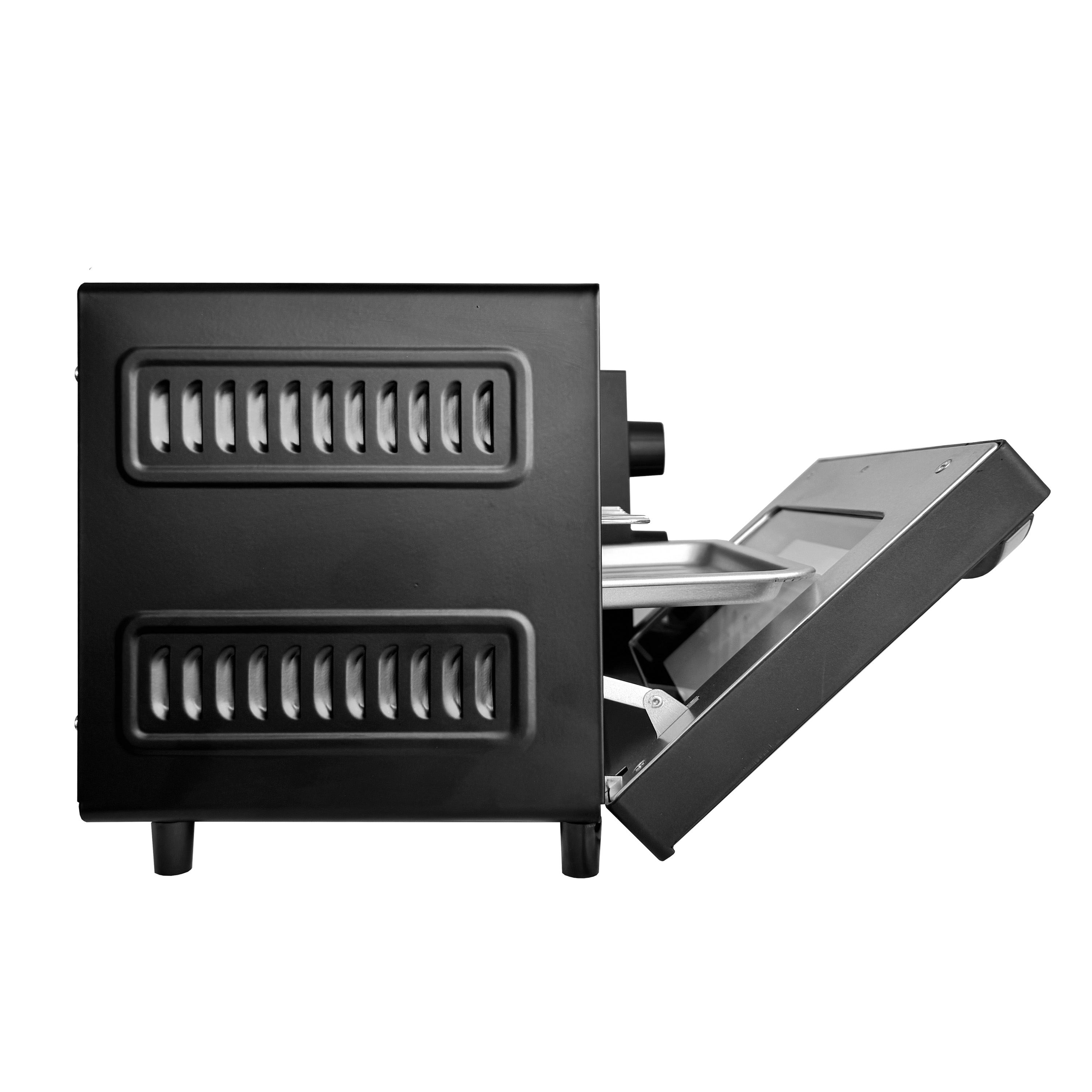 Mini forno nero, porta aperta, vassoio all'interno, sfondo bianco.