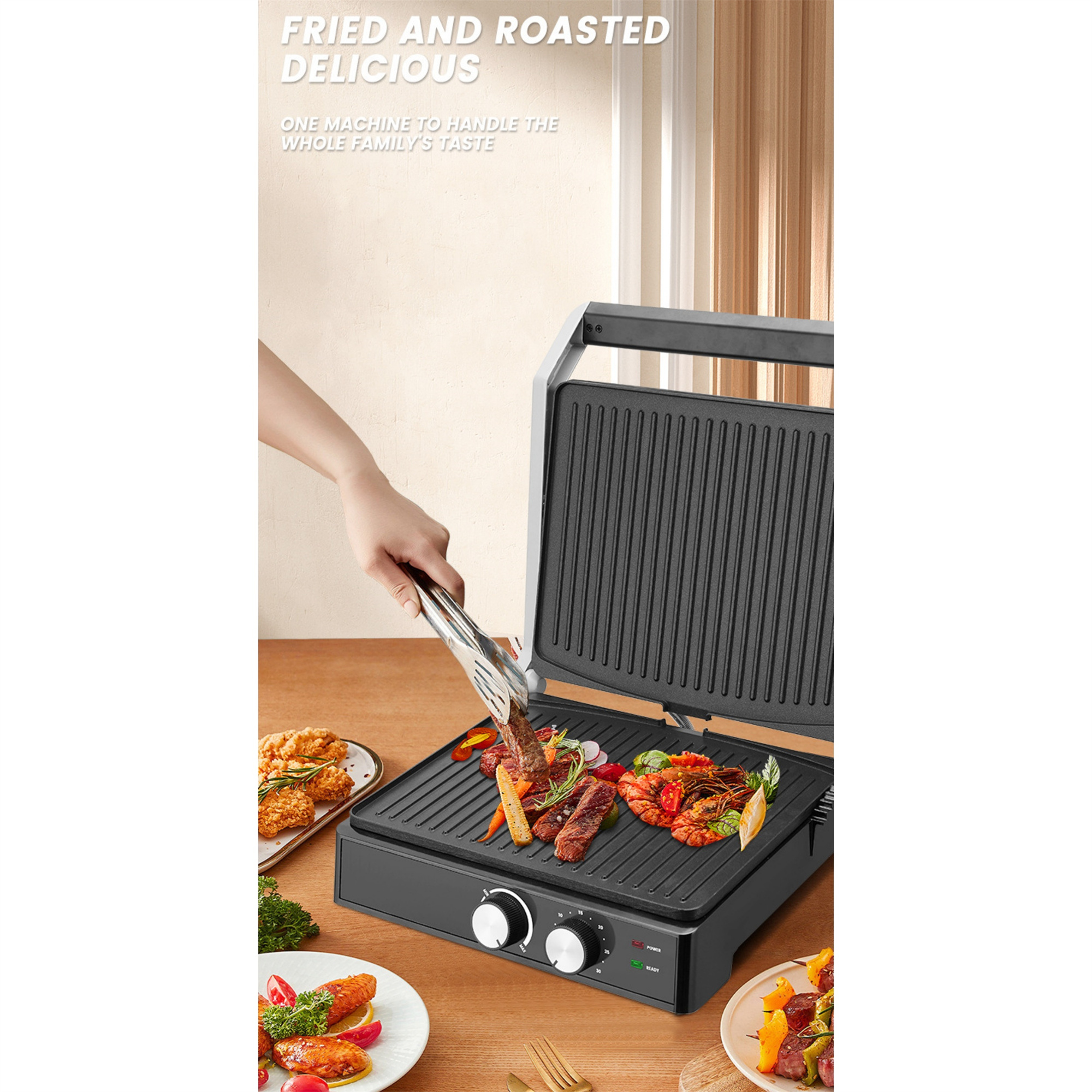 Essen wird auf einem schwarzen Grill gegrillt. Person benutzt Zangen. Text-Overlay.