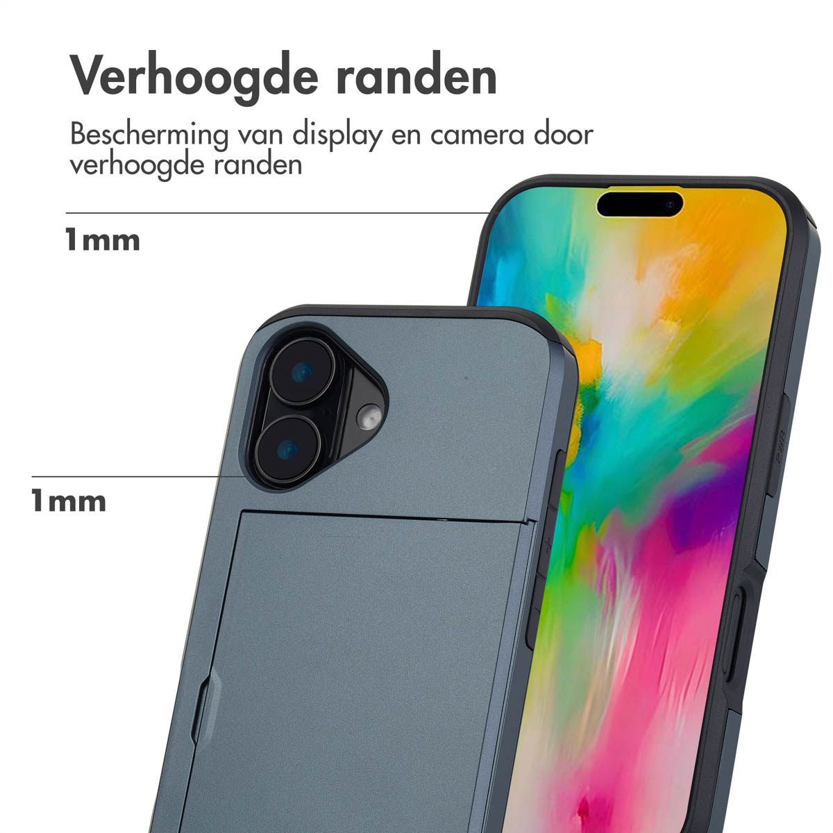 Telefoonhoesje met telefoon erin. Grijs, zwarte camerabezel. Telefoon heeft kleur.