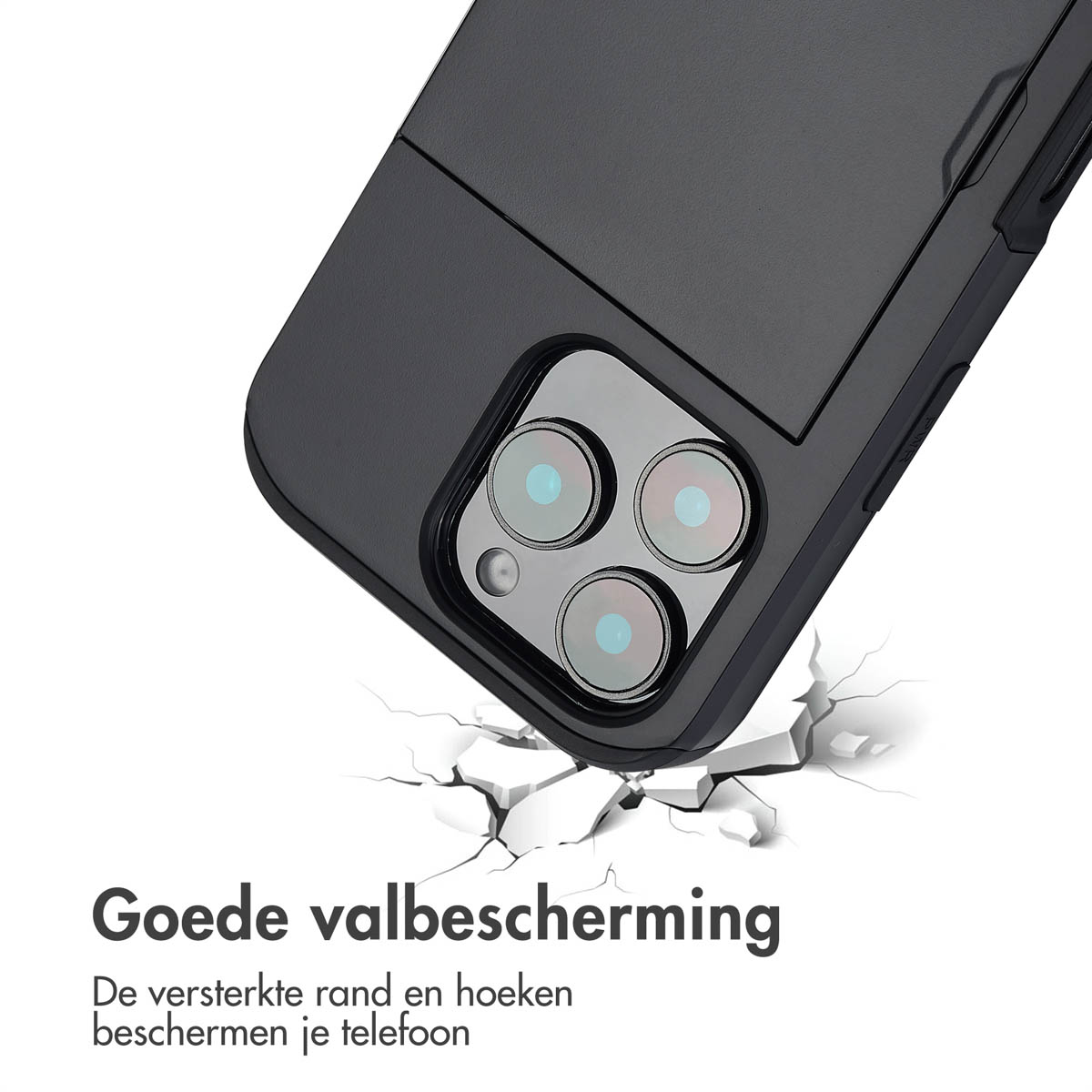 Zwarte telefoonhoes op een oppervlak. De hoes is lichtjes gebarsten van een val.