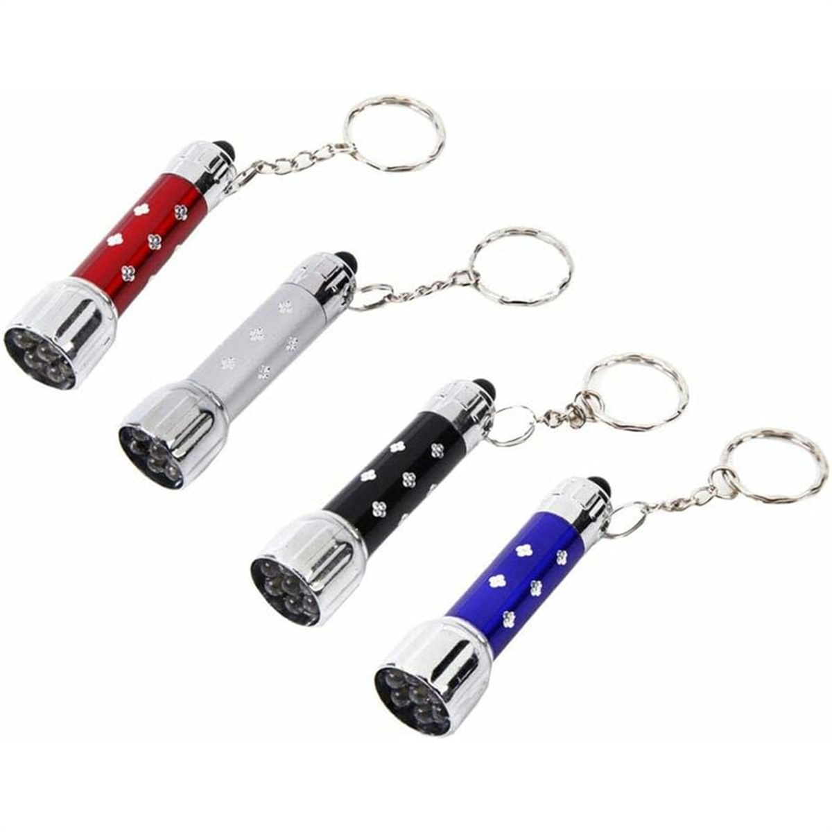 Vier kleine Taschenlampen mit Schlüsselanhängern. Sie sind rot, silber, schwarz und blau. Weißer Hintergrund.
