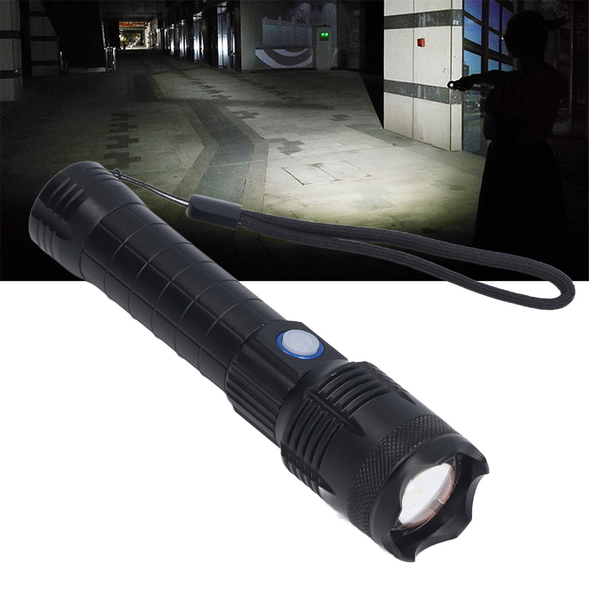 Eine schwarze Taschenlampe. Sie wird in einer Hand gehalten. Die Taschenlampe beleuchtet einen Flur.