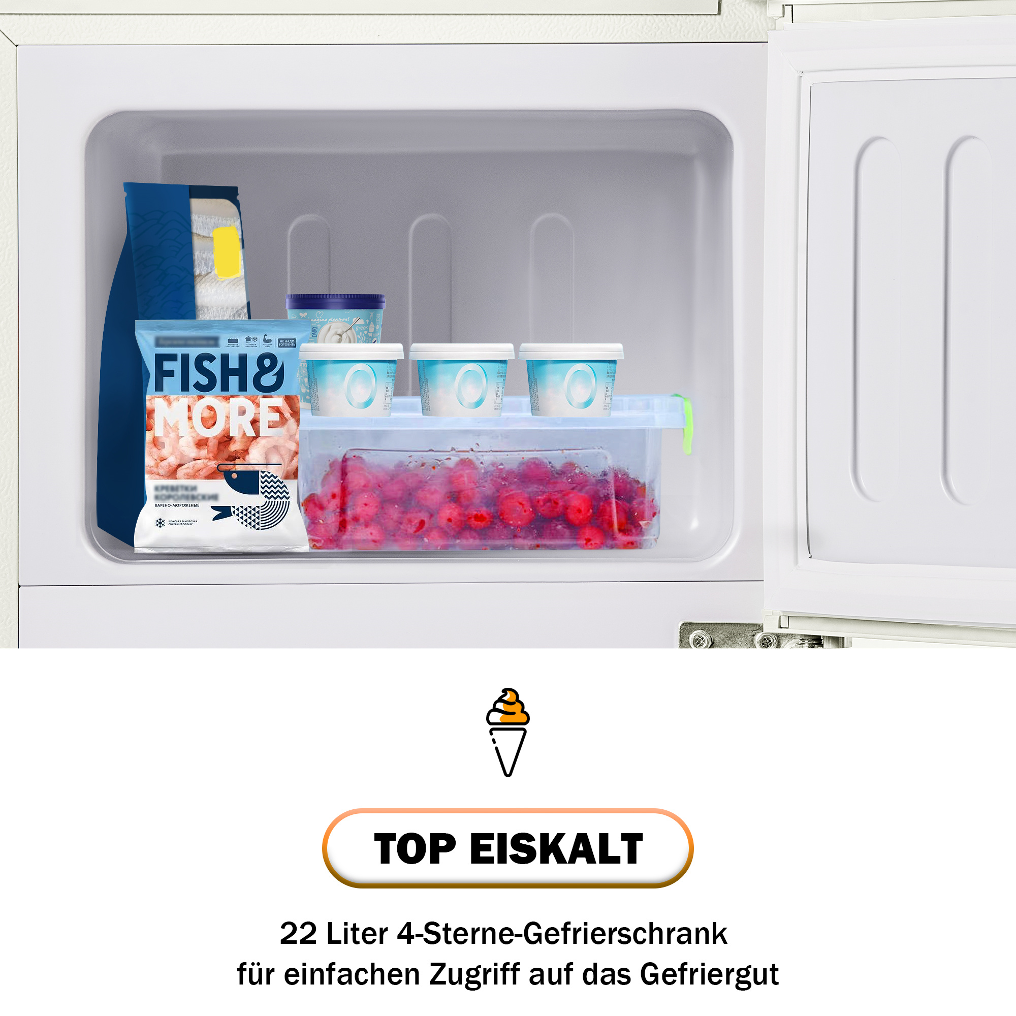 Geöffnete Gefriertruhe mit Tiefkühlkost in Behältern und Beuteln. Text auf Deutsch, Eis am Boden.