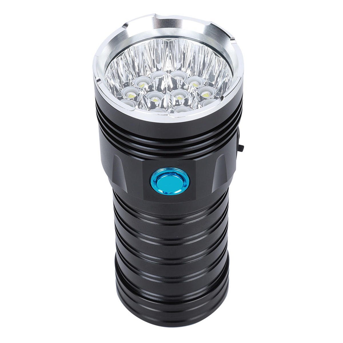Schwarze Taschenlampe mit hellem Licht und blauem Knopf auf weißer Oberfläche.