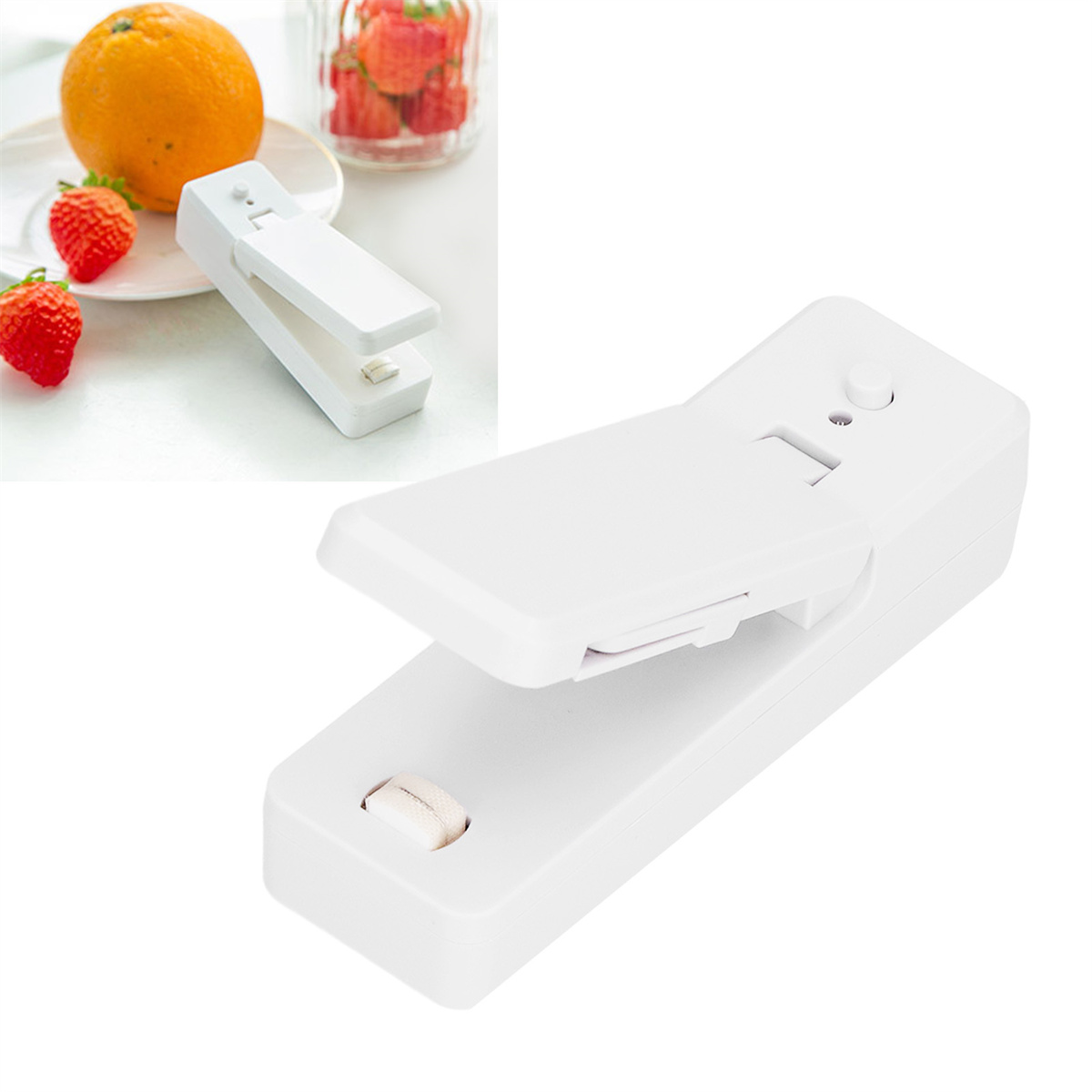 Weißer, tragbarer Lebensmittelversiegler mit Obst auf weißer Oberfläche.