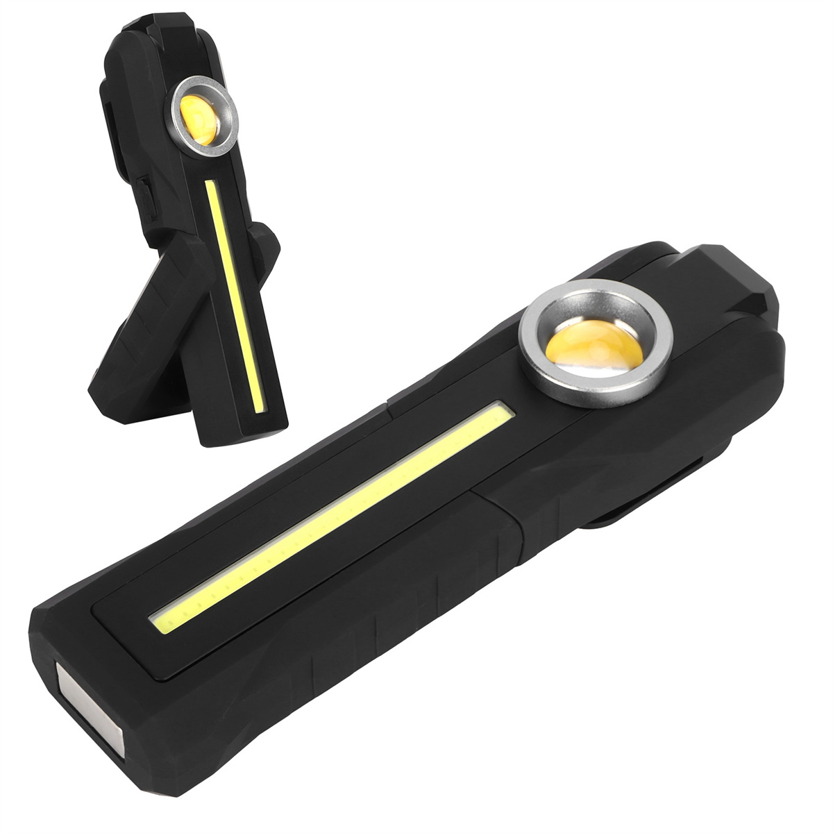 Zwei schwarze Arbeitsleuchten. Eine steht, die andere liegt, mit gelbem Licht.