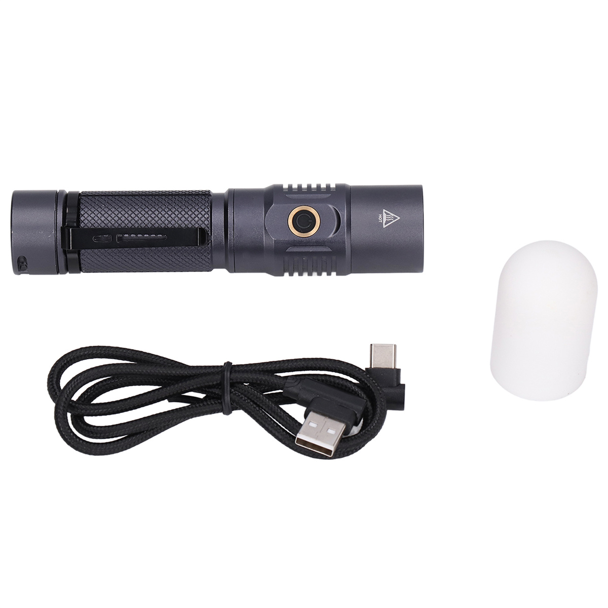 Schwarze Taschenlampe mit USB-Kabel und weißem Diffusor auf weißem Hintergrund.