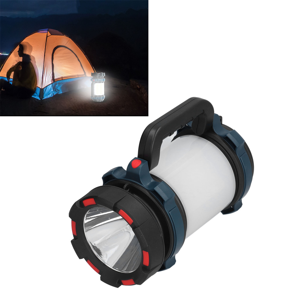 Eine Taschenlampe mit weißer Vorderseite und schwarzem Griff. Im Hintergrund leuchtet nachts ein Zelt.