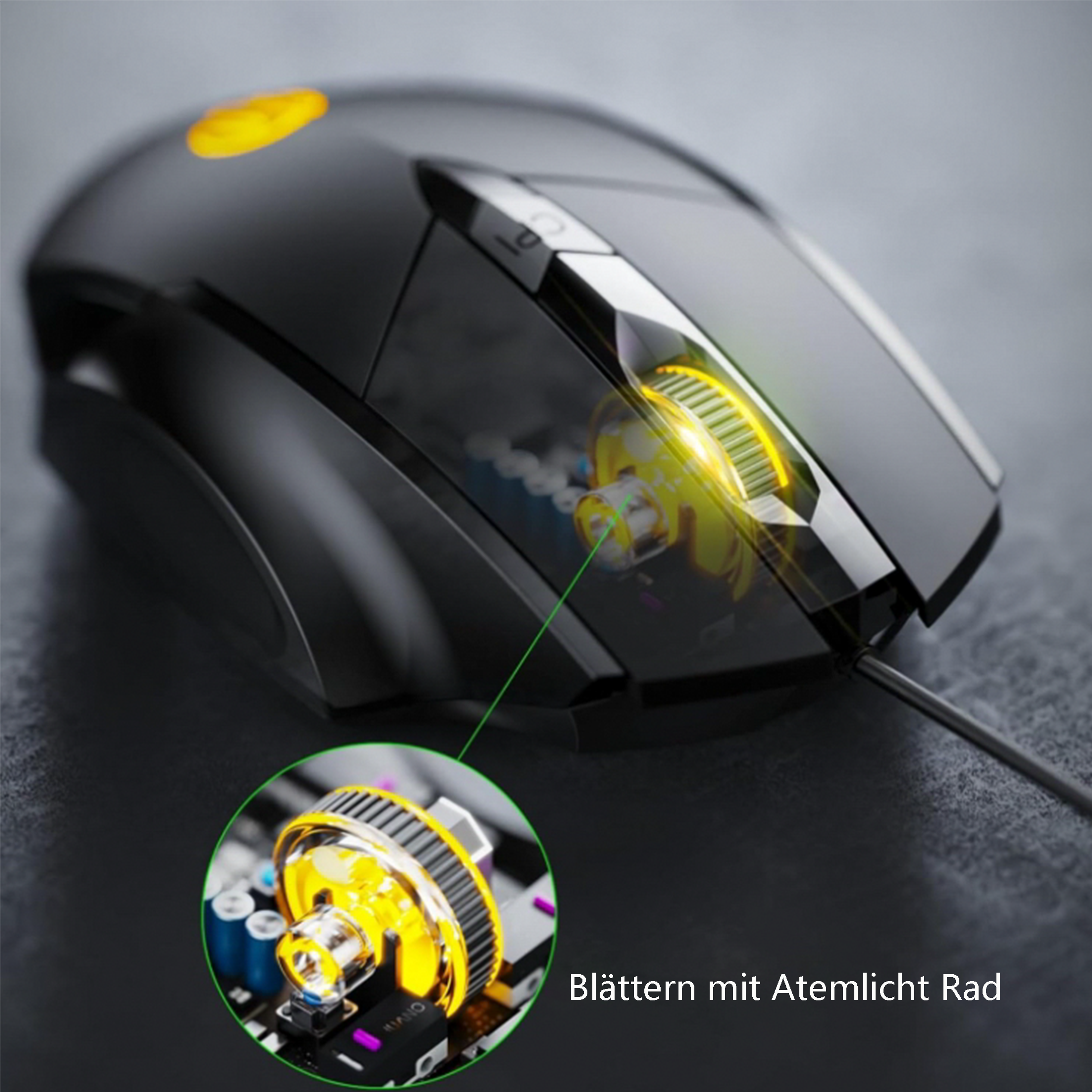 Schwarze Gaming-Maus mit gelbem Scrollrad und internen Komponenten, Detailaufnahme.