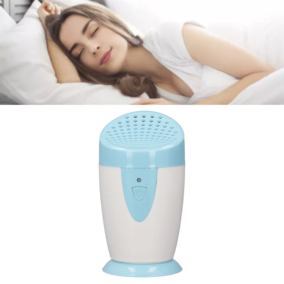Eine Frau schläft im Bett, neben ihr steht ein weiß-blauer Luftreiniger.