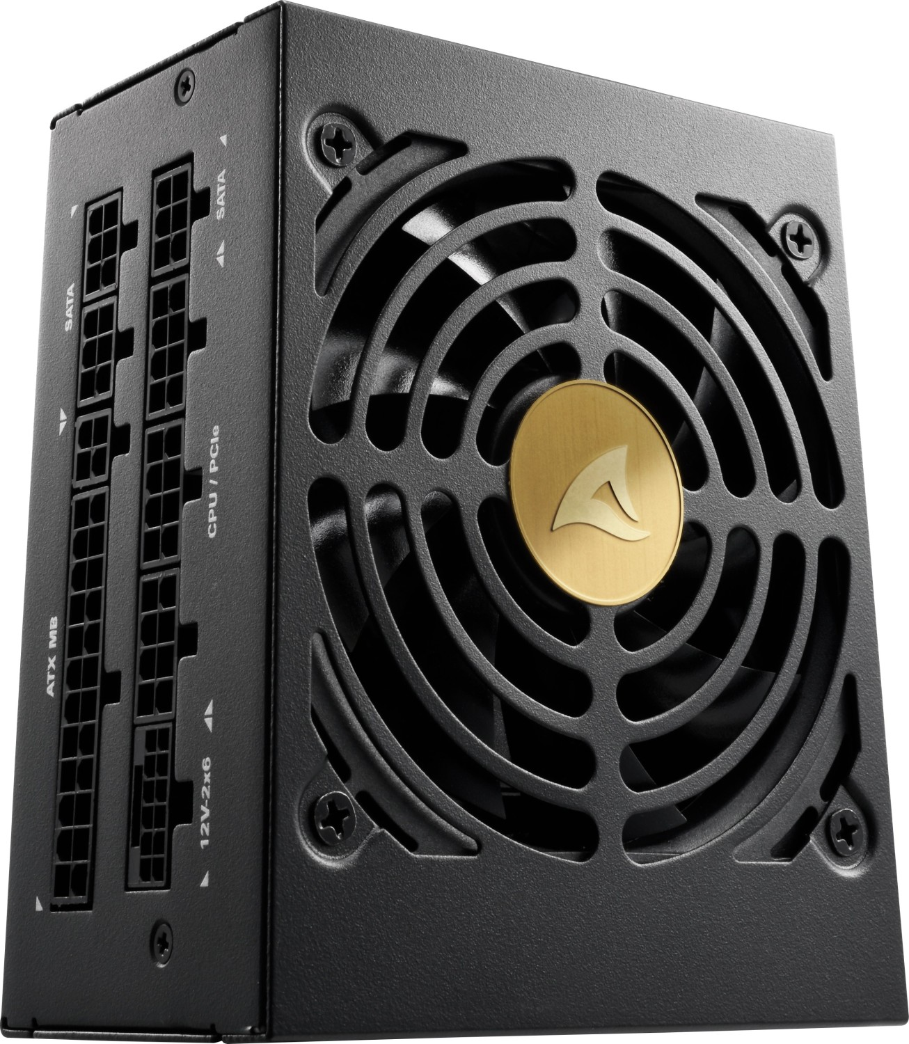 Czarny zasilacz komputerowy, z wentylatorem z przodu i różnymi portami połączeniowymi, na białym tle.