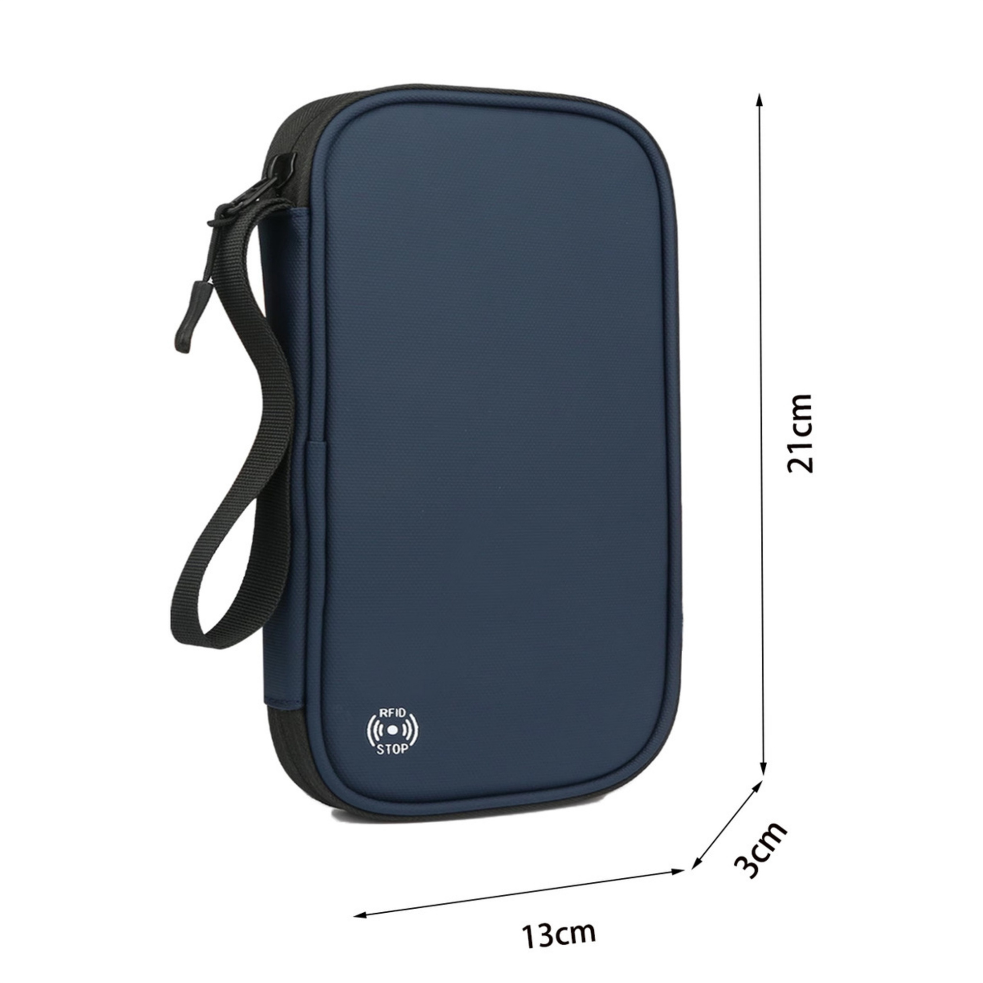 Marineblaue Reisetasche mit schwarzem Riemen und RFID-Stopp-Logo. Die Abmessungen betragen 21 cm x 13 cm x 3 cm.