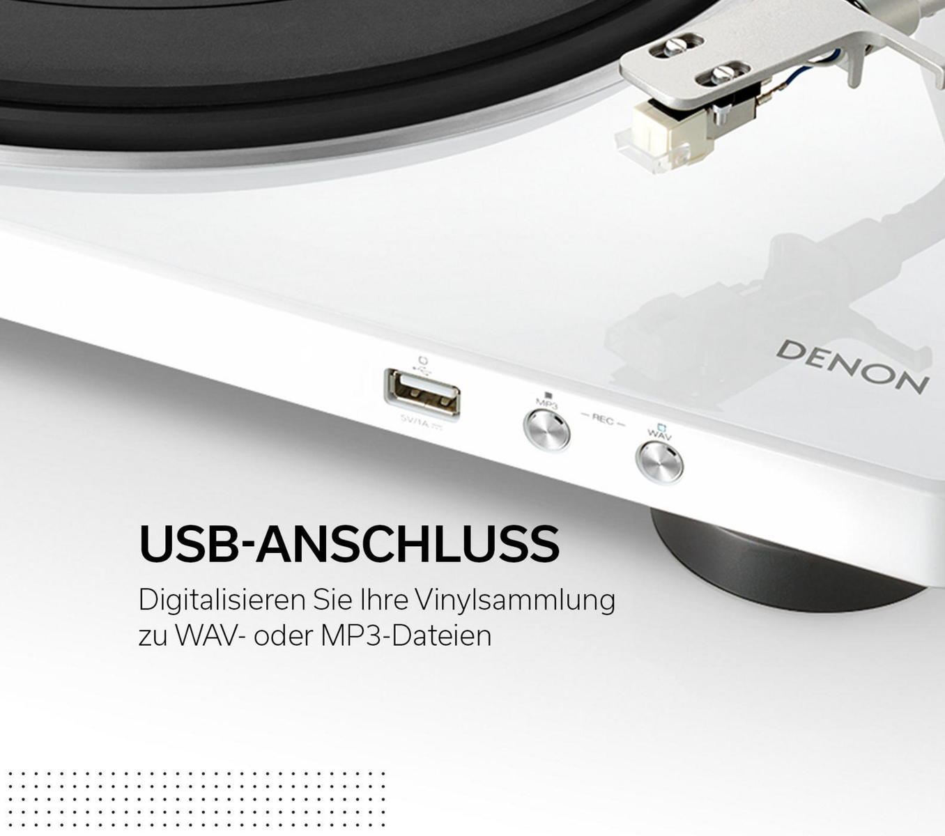 Weißer Plattenspieler mit Knöpfen: MP3, REC, USB-Anschluss und dem Wort DENON.