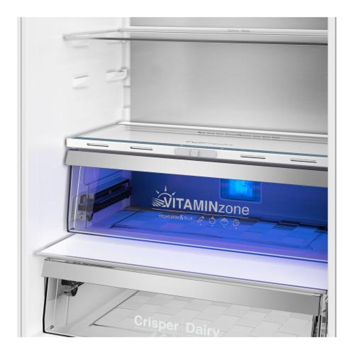 Interior de frigorífico con estantes y un cajón VitaminZone iluminado en azul, etiquetado 'vegetales y frutas'.